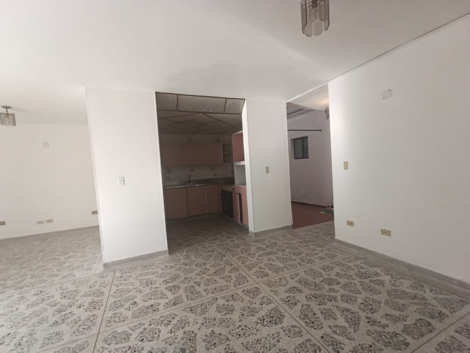 Casa Comercial en arriendo en Andalucía, Envigado — foto 3 de 20