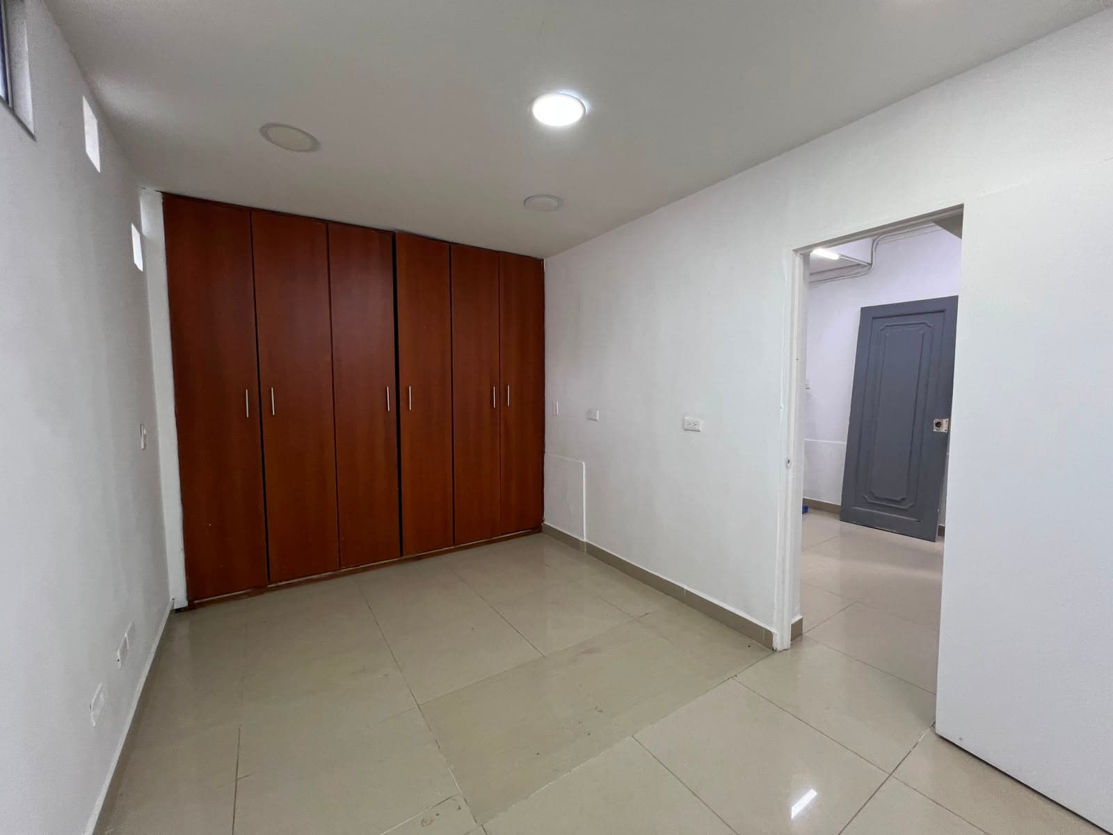 Oficina en arriendo en Aguacatala, El Poblado, Medellín — foto 4 de 11
