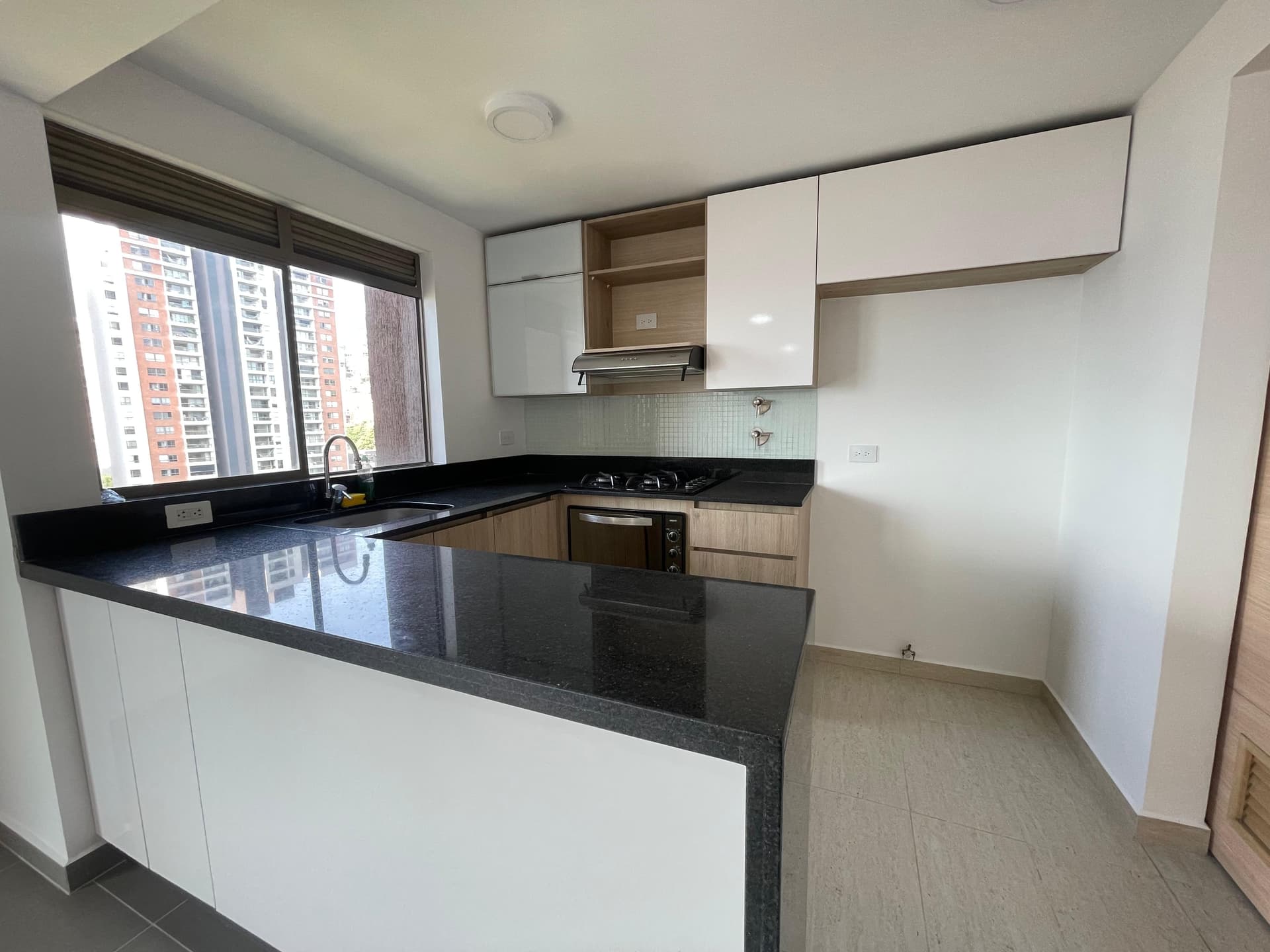 Apartamento en arriendo en La Loma De Los Bernal, Belen, Medellín — foto 1 de 19