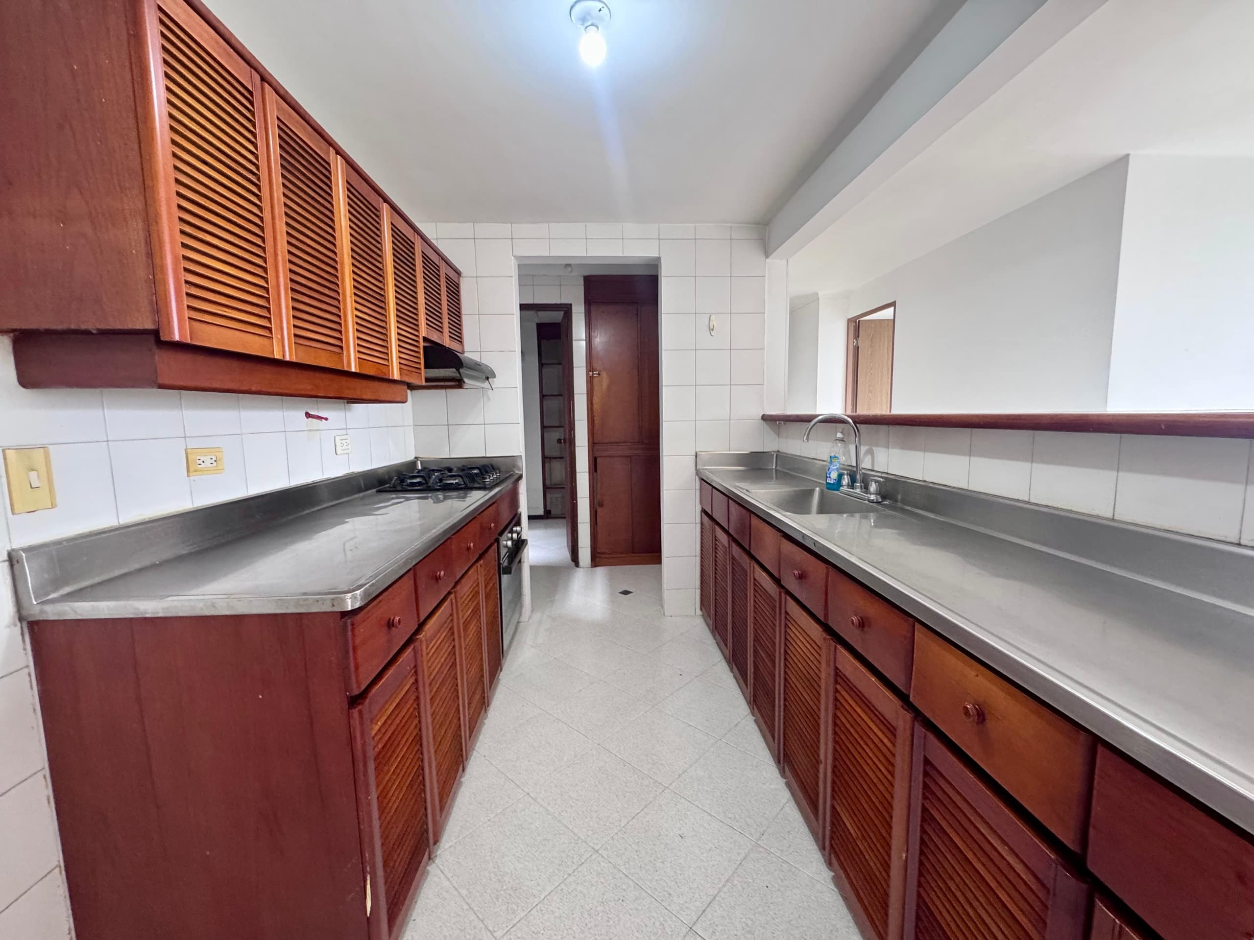 Apartamento en arriendo en Jardines, Envigado — foto 3 de 14