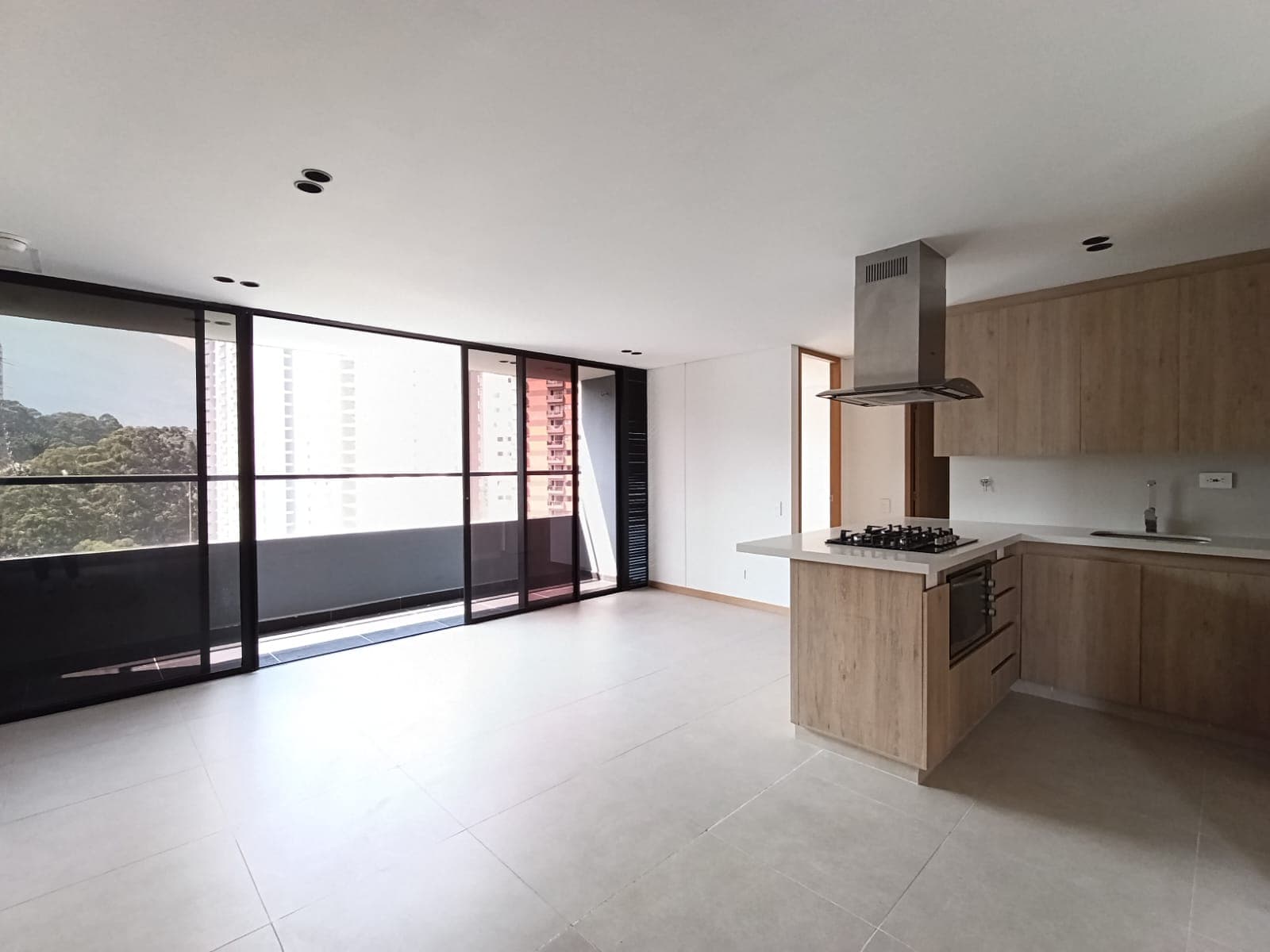 Apartamento en arriendo en Las Palmas, Centro, Medellín — foto 1 de 15
