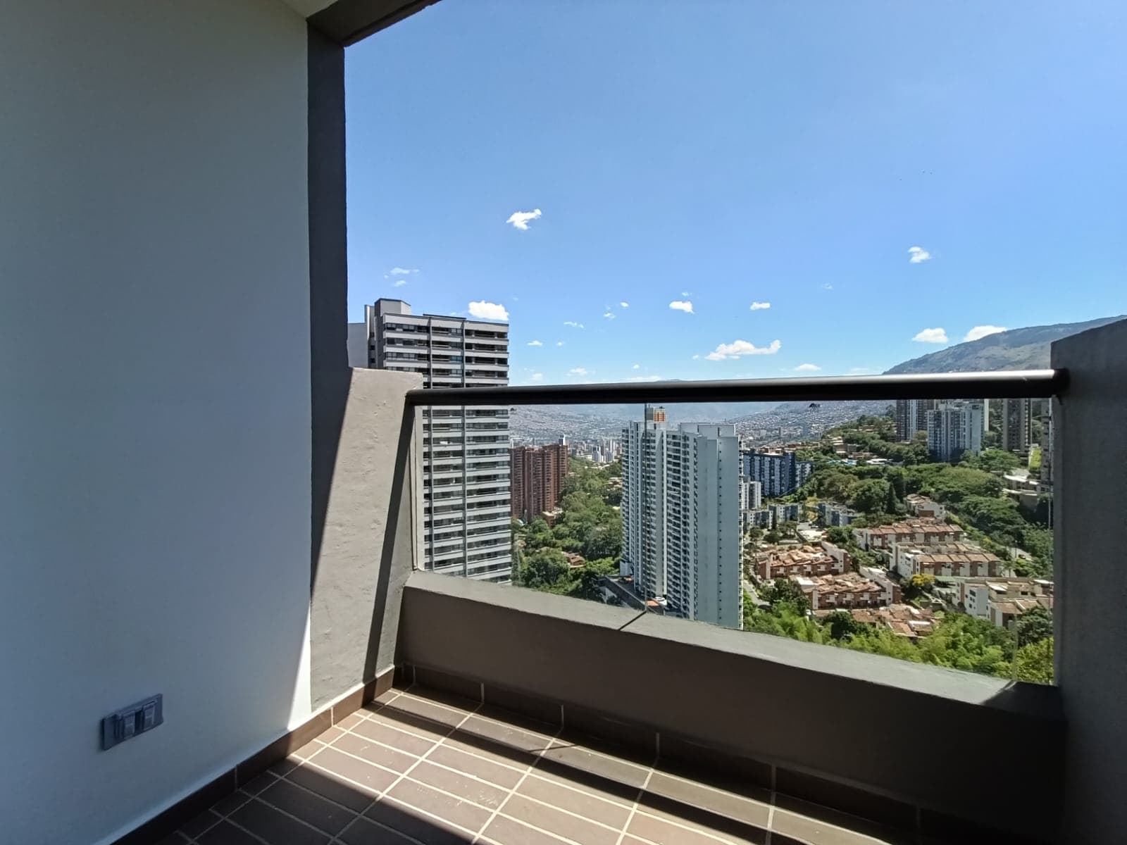 Apartamento en arriendo en Las Palmas, Centro, Medellín — foto 2 de 15