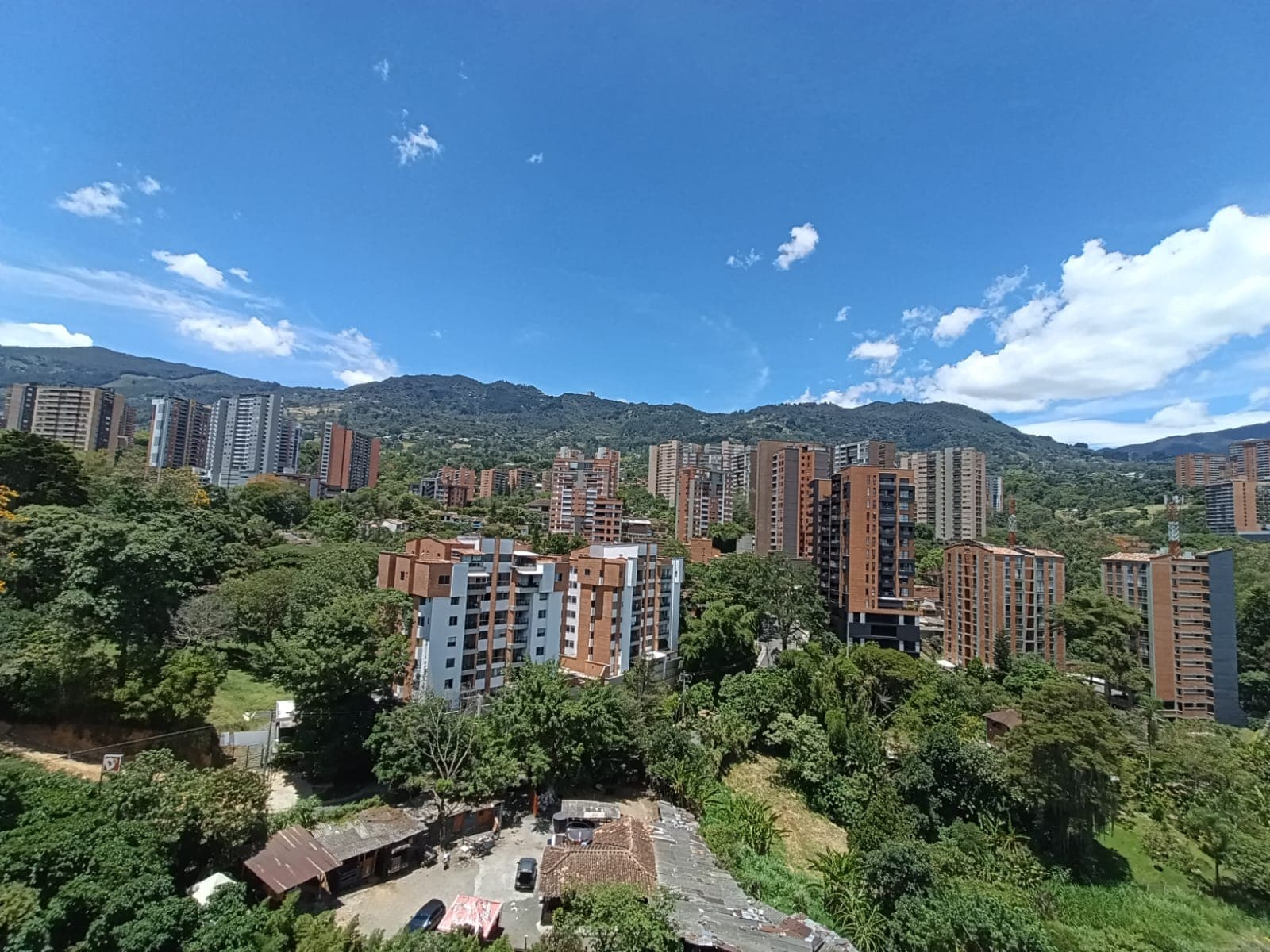Apartamento en arriendo en Cumbres, Envigado — foto 1 de 19