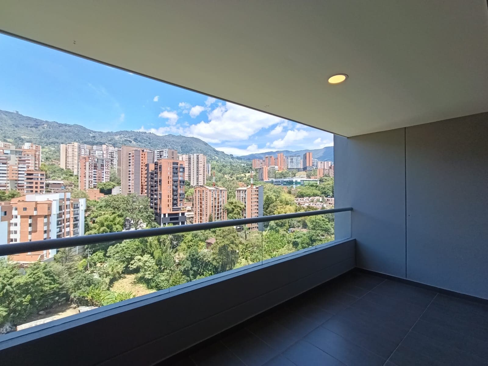 Apartamento en arriendo en Cumbres, Envigado — foto 2 de 19