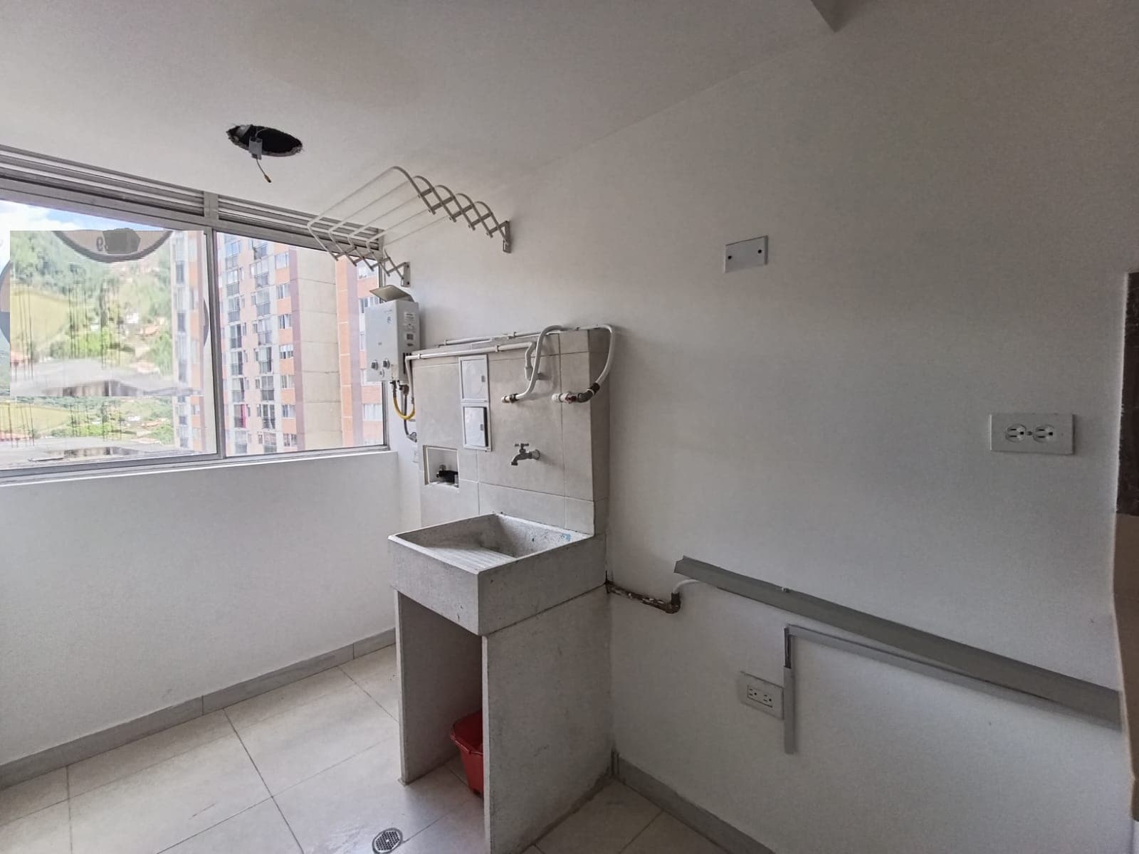 Apartamento en arriendo en La Doctora, Sabaneta — foto 3 de 13