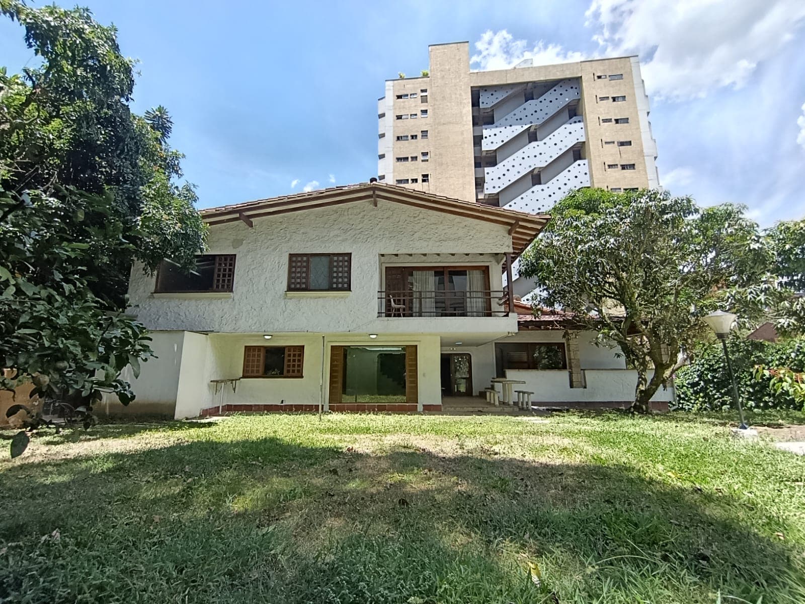 Casa Campestre en arriendo en Provenza, El Poblado, Medellín — foto 1 de 20