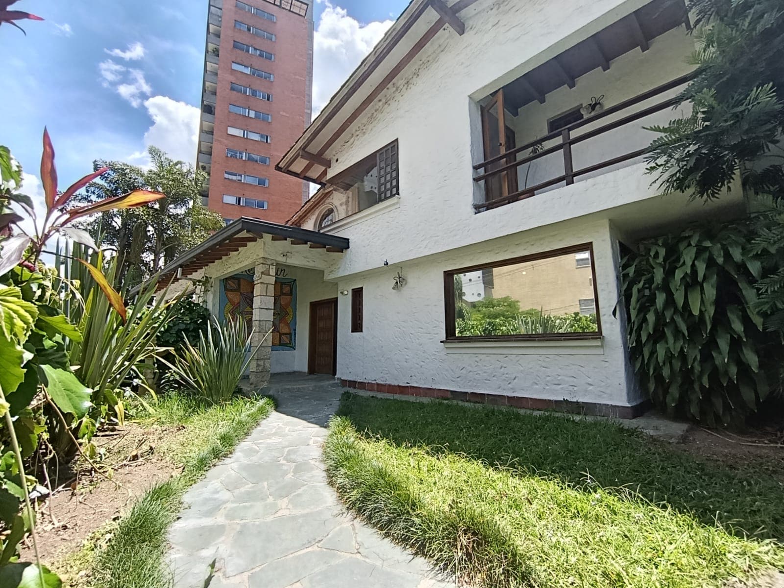 Casa Campestre en arriendo en Provenza, El Poblado, Medellín — foto 2 de 20