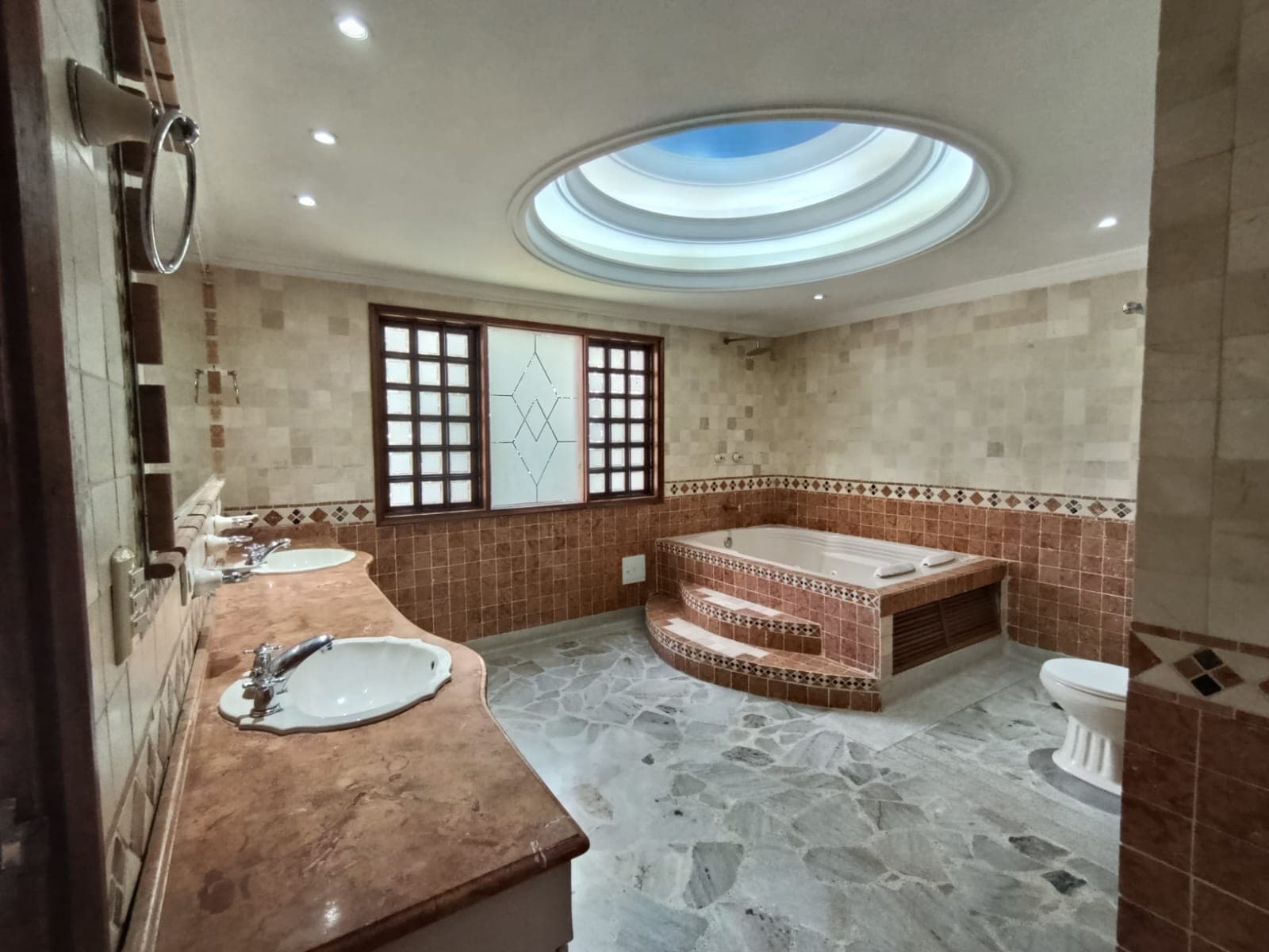 Casa Campestre en arriendo en Provenza, El Poblado, Medellín — foto 3 de 20