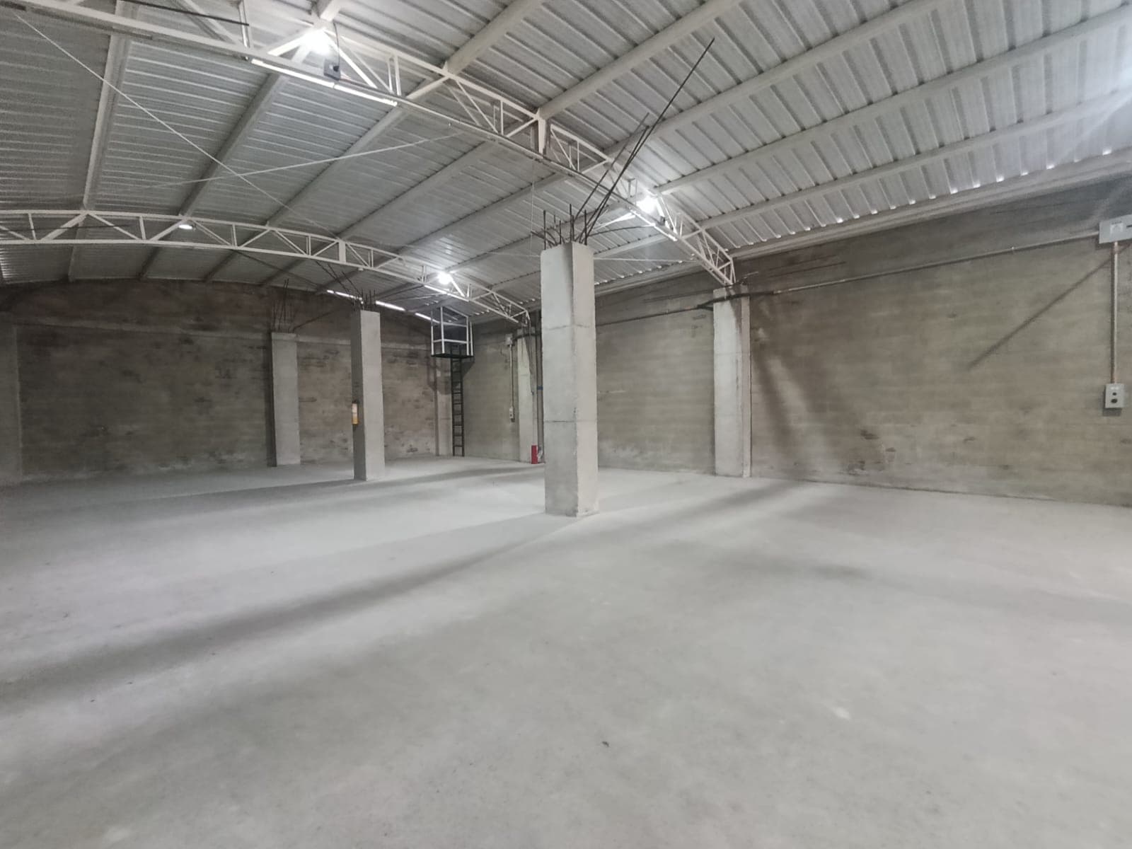 Bodega en arriendo en San Antonio De Prado, Medellín — foto 1 de 15
