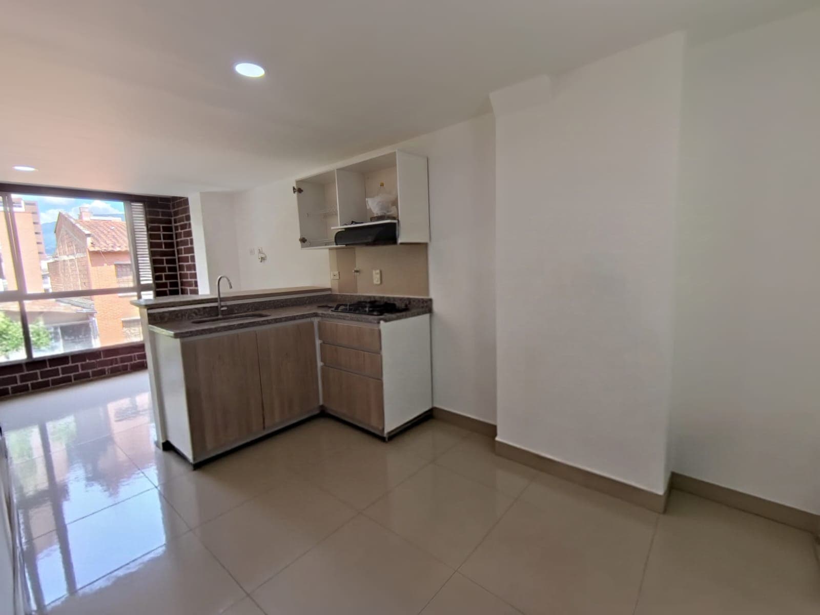 Apartamento en arriendo en La Castellana, Laureles, Medellín — foto 2 de 18