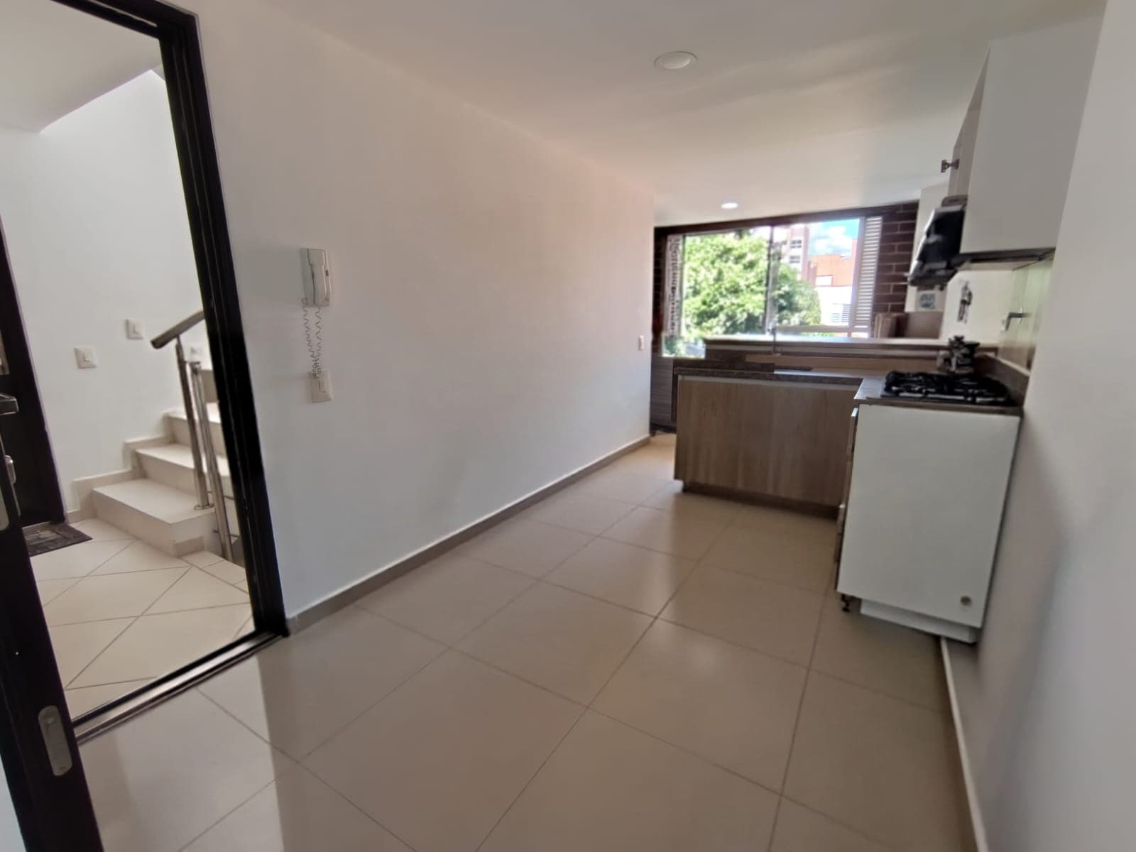 Apartamento en arriendo en La Castellana, Laureles, Medellín — foto 5 de 18
