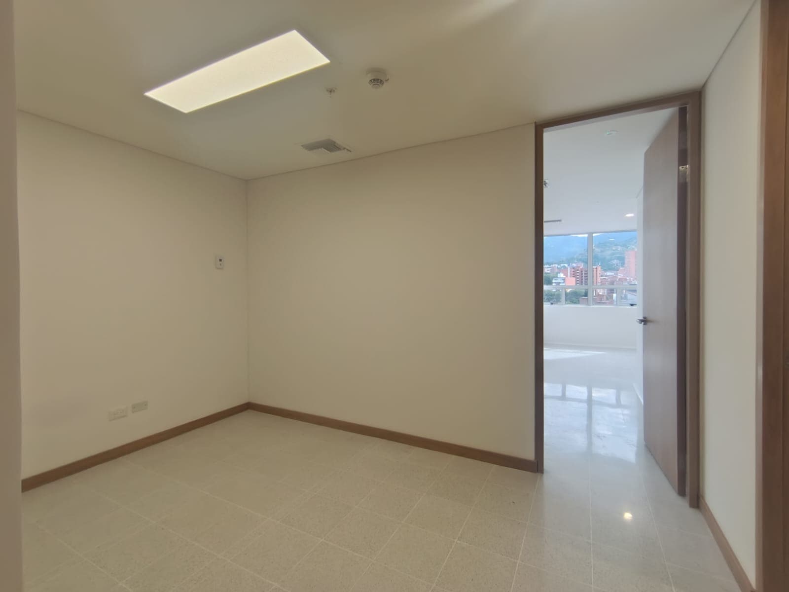 Consultorio en arriendo en El Velódromo, Laureles, Medellín — foto 2 de 8