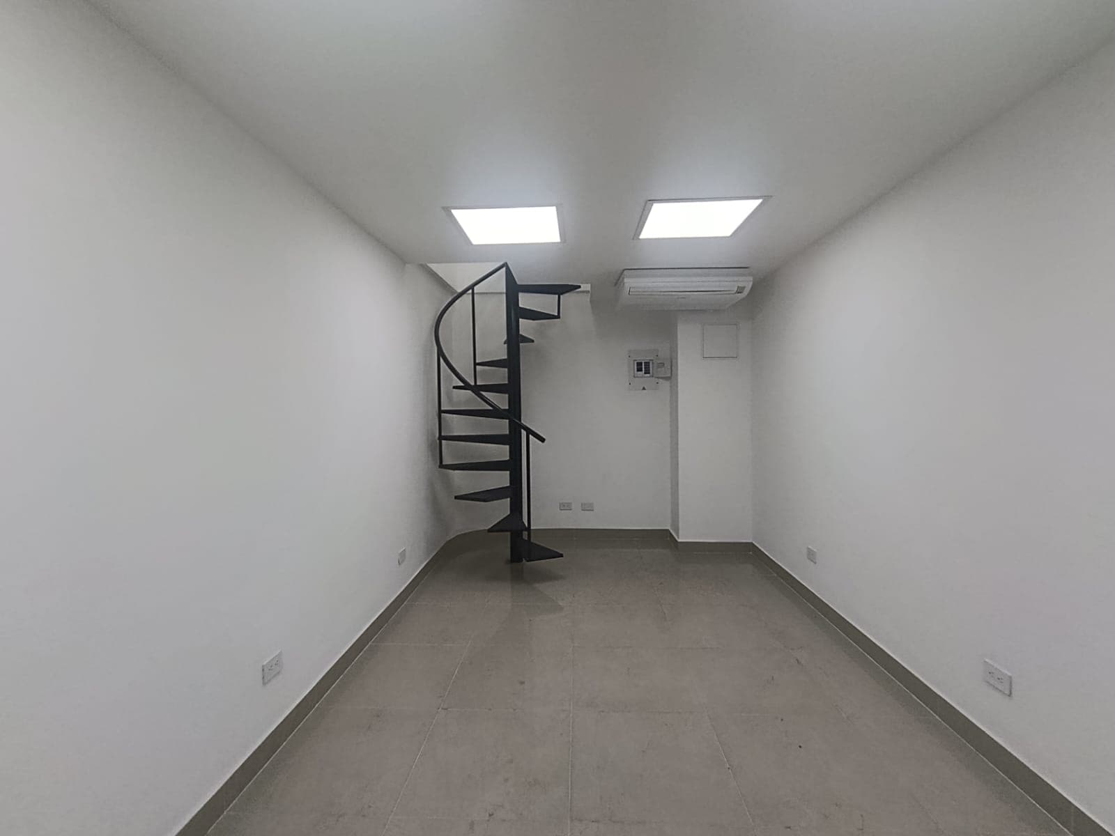 Local en arriendo en El Poblado, Medellín — foto 1 de 9