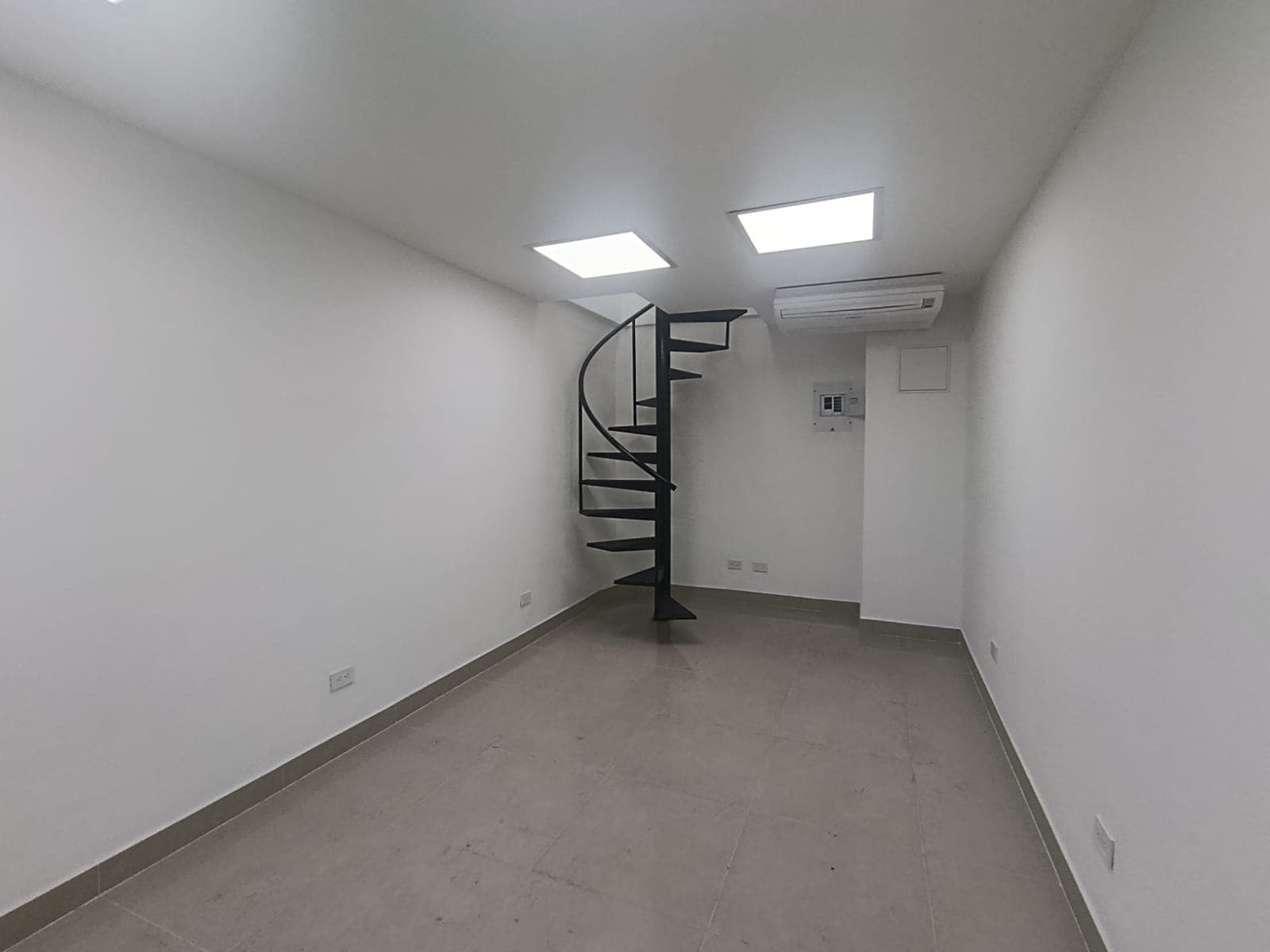 Local en arriendo en El Poblado, Medellín — foto 2 de 9