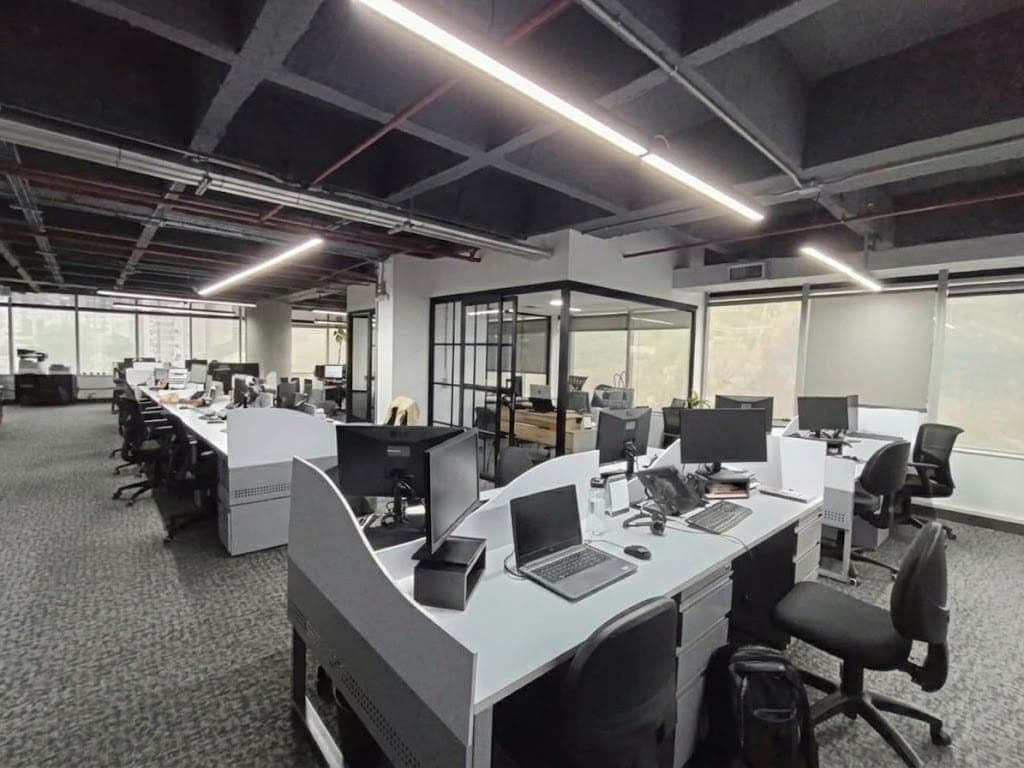 Oficina en arriendo en Loma De San Julián, El Poblado, Medellín — foto 2 de 10