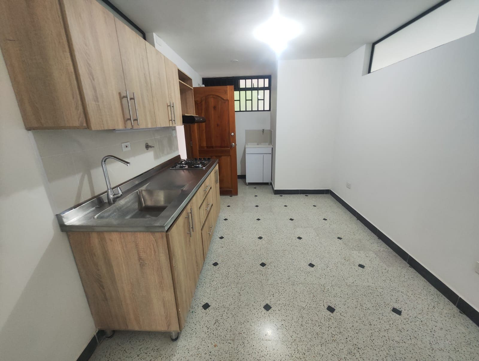 Apartaestudio en arriendo en Simón Bolívar, La America, Medellín — foto 1 de 8