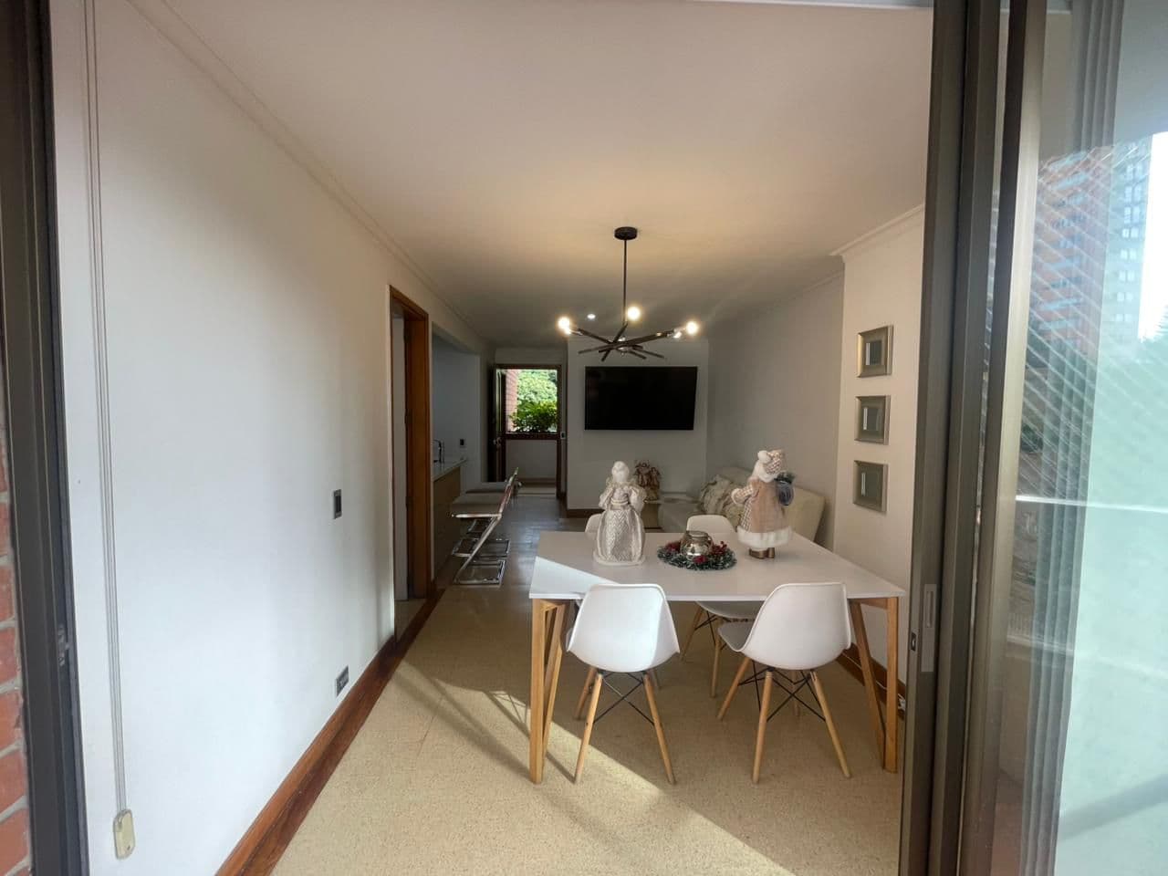 Apartaestudio en arriendo en Aguacatala, El Poblado, Medellín — foto 1 de 12