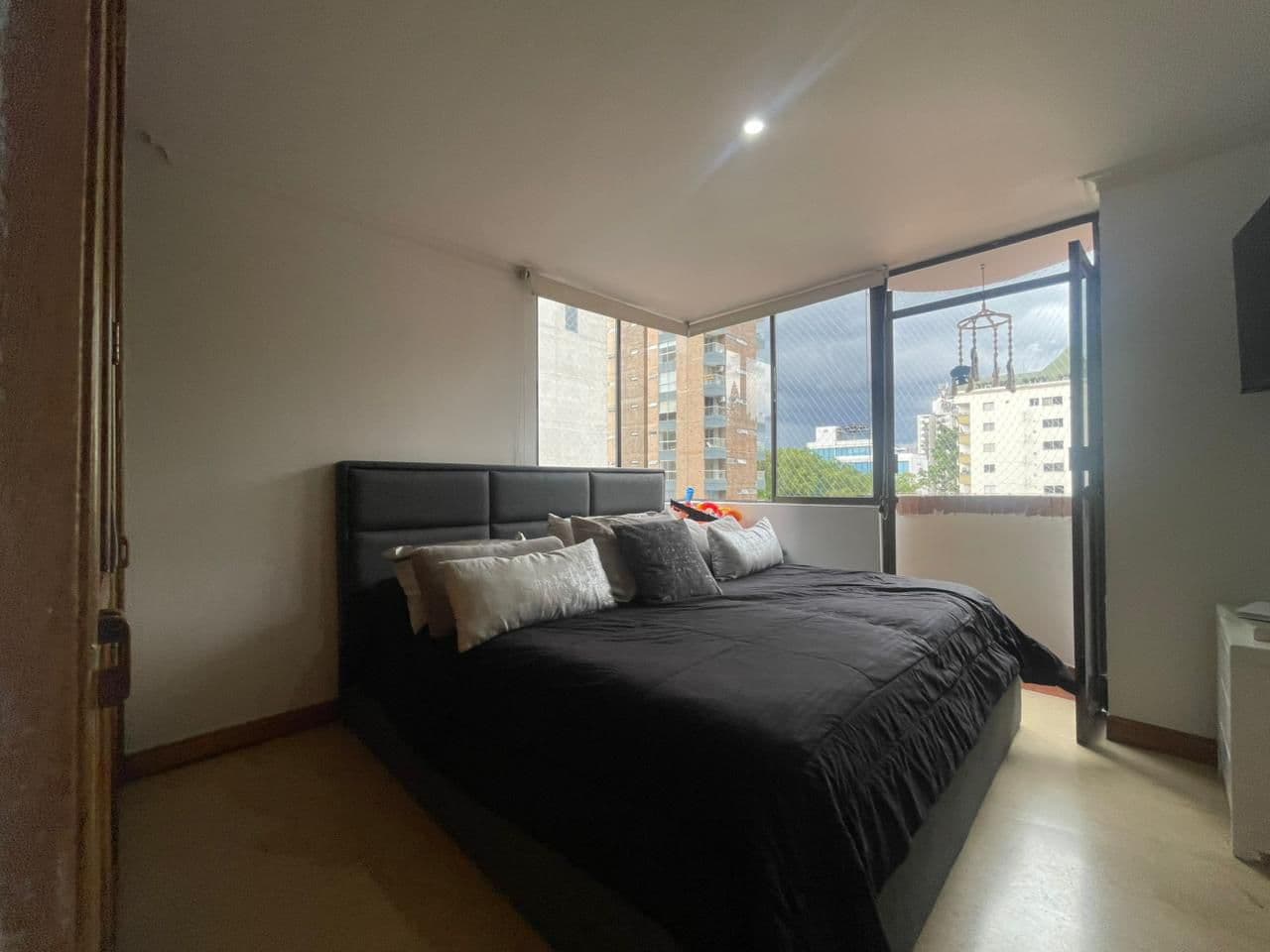 Apartaestudio en arriendo en Aguacatala, El Poblado, Medellín — foto 5 de 12
