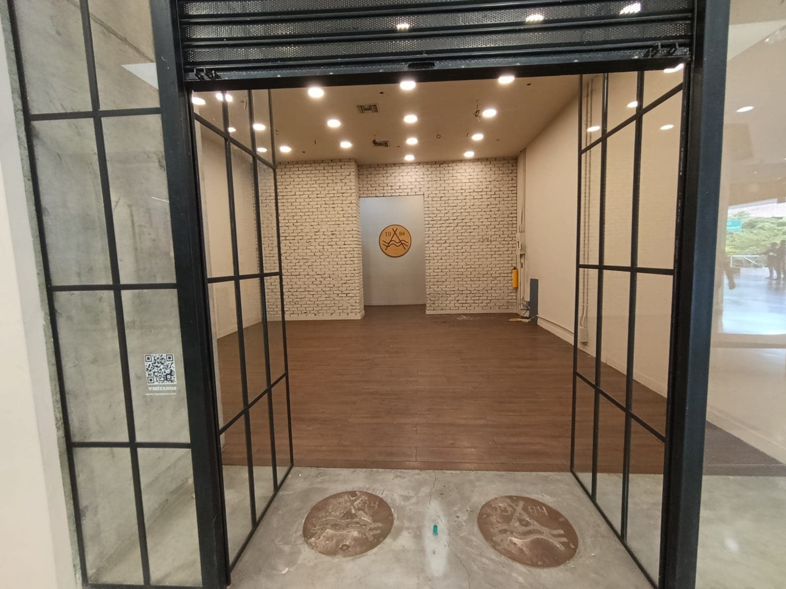 Local en arriendo en La Candelaria, Centro, Medellín — foto 1 de 12