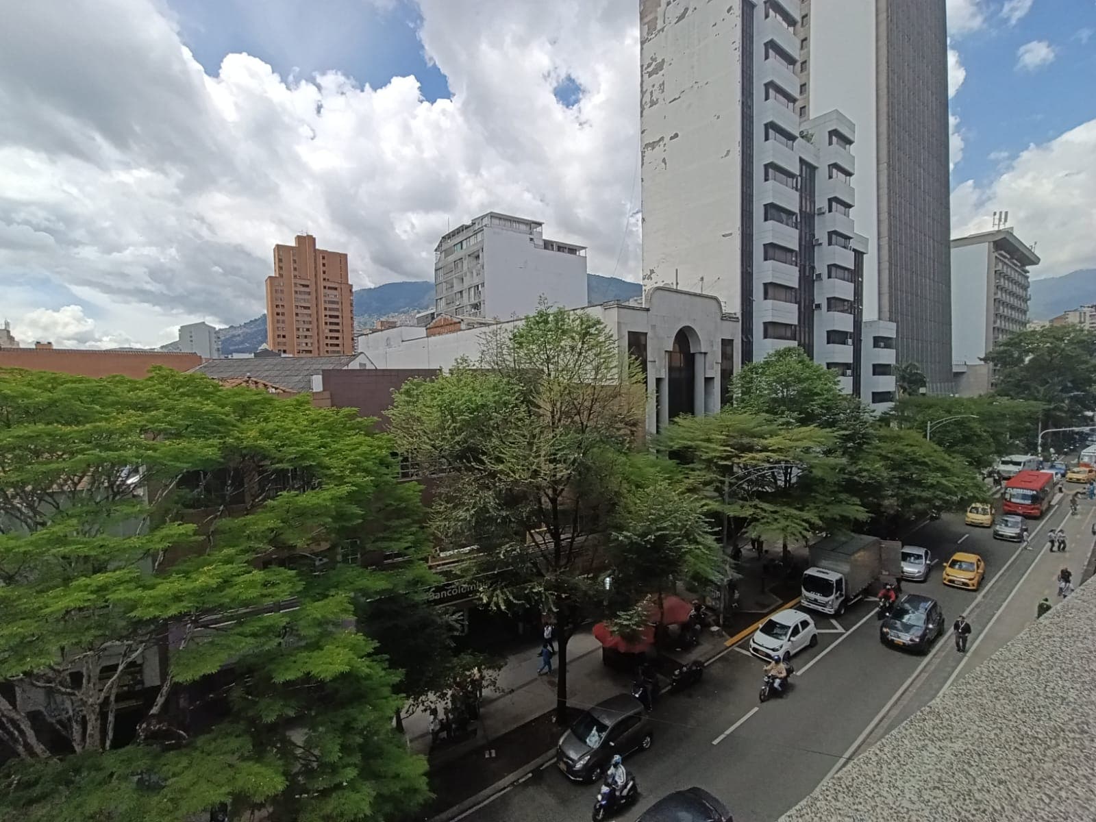 Oficina en arriendo en La Candelaria, Centro, Medellín — foto 1 de 11