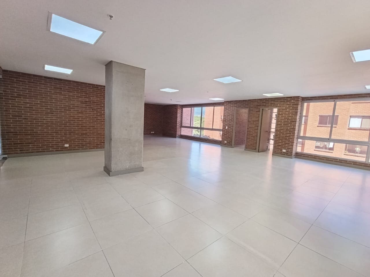 Oficina en arriendo en Castropol, El Poblado, Medellín — foto 2 de 15
