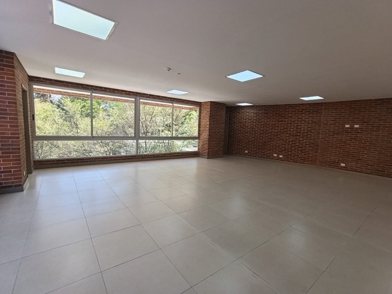 Oficina en arriendo en Castropol, El Poblado, Medellín — foto 4 de 15