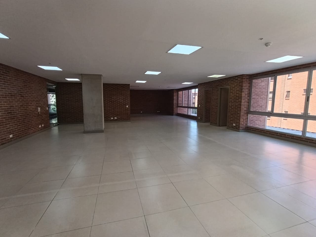 Oficina en arriendo en Castropol, El Poblado, Medellín — foto 5 de 15