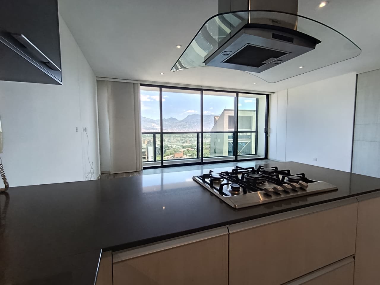 Apartamento en arriendo en Los Balsos, El Poblado, Medellín — foto 2 de 20
