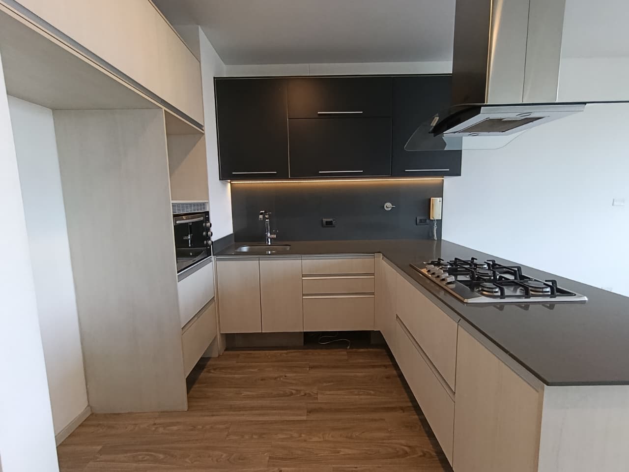 Apartamento en arriendo en Los Balsos, El Poblado, Medellín — foto 4 de 20