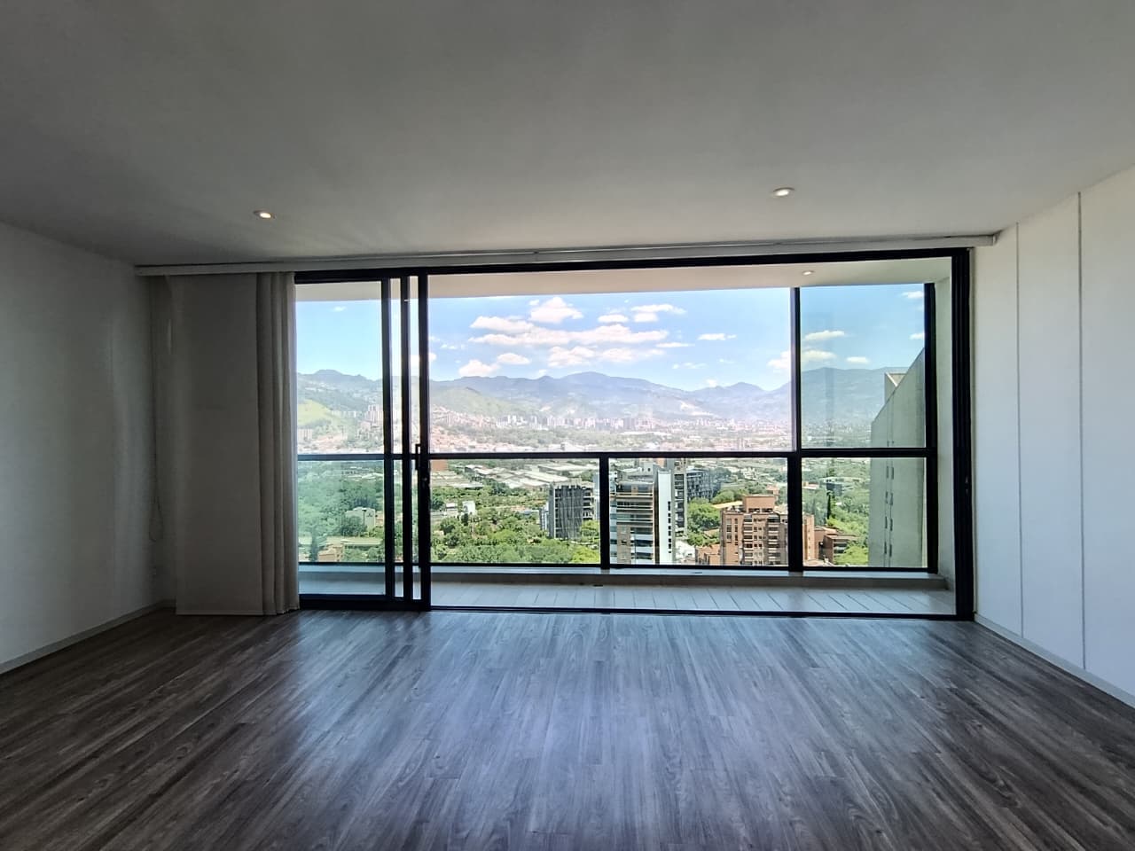 Apartamento en arriendo en Los Balsos, El Poblado, Medellín — foto 5 de 20