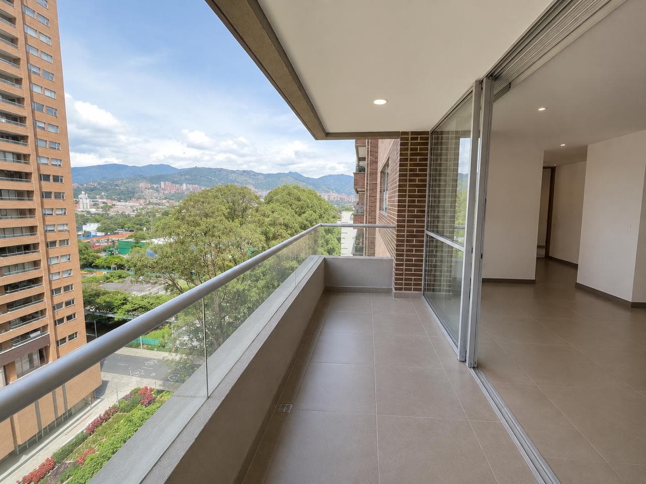 Apartamento en arriendo en Ciudad Del Rio, El Poblado, Medellín — foto 2 de 13