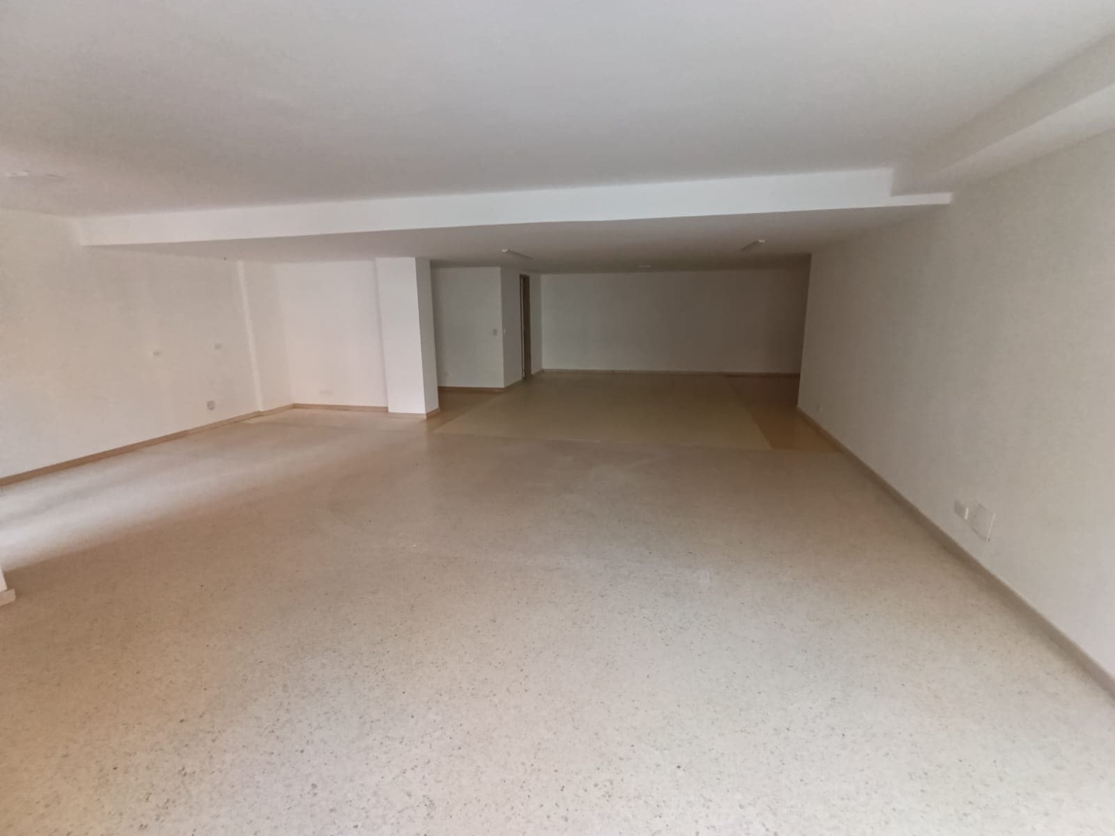 Local en arriendo en Laureles, Medellín — foto 1 de 12