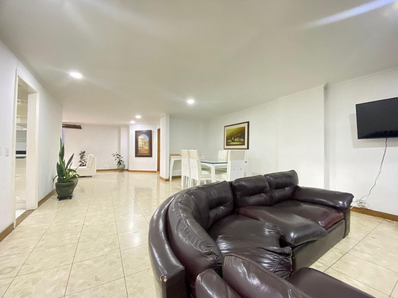 Apartamento en arriendo en Loma De Los Parra, El Poblado, Medellín — foto 3 de 11