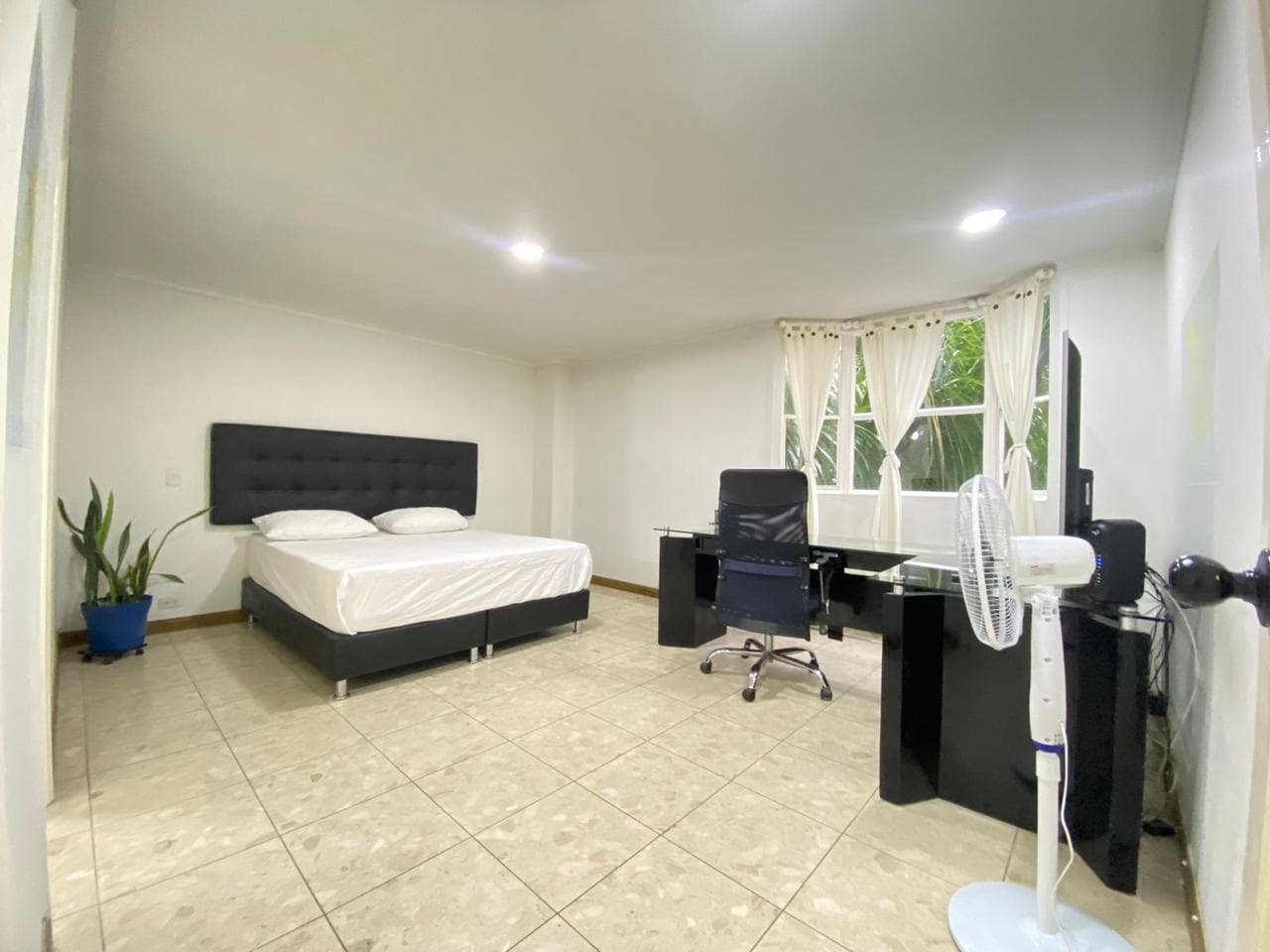 Apartamento en arriendo en Loma De Los Parra, El Poblado, Medellín — foto 5 de 11