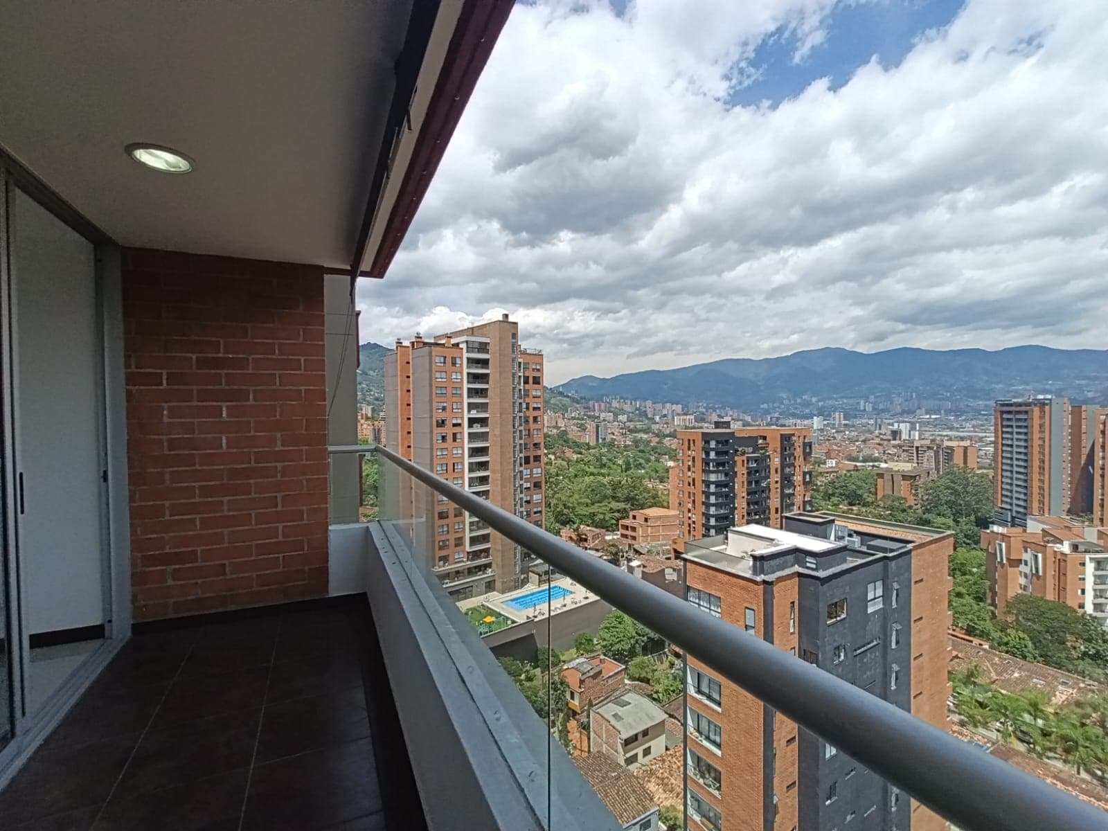 Apartamento en arriendo en Cumbres, Envigado — foto 1 de 20
