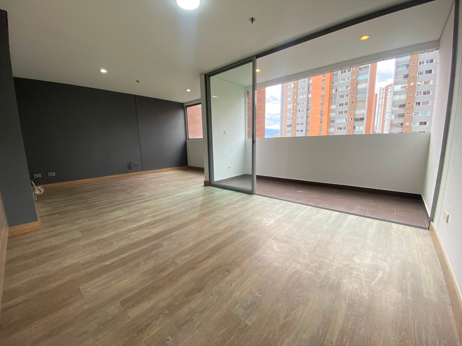 Apartamento en arriendo en Castropol, El Poblado, Medellín — foto 2 de 11
