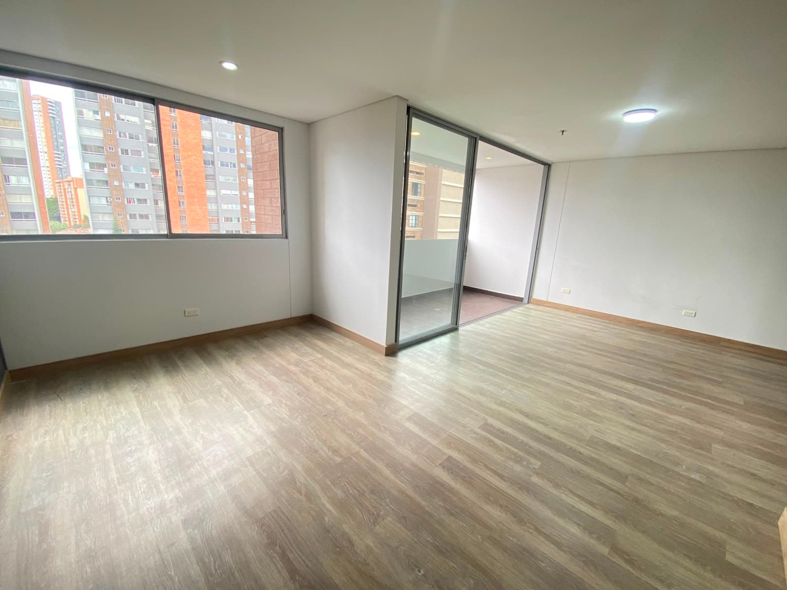 Apartamento en arriendo en Castropol, El Poblado, Medellín — foto 4 de 11
