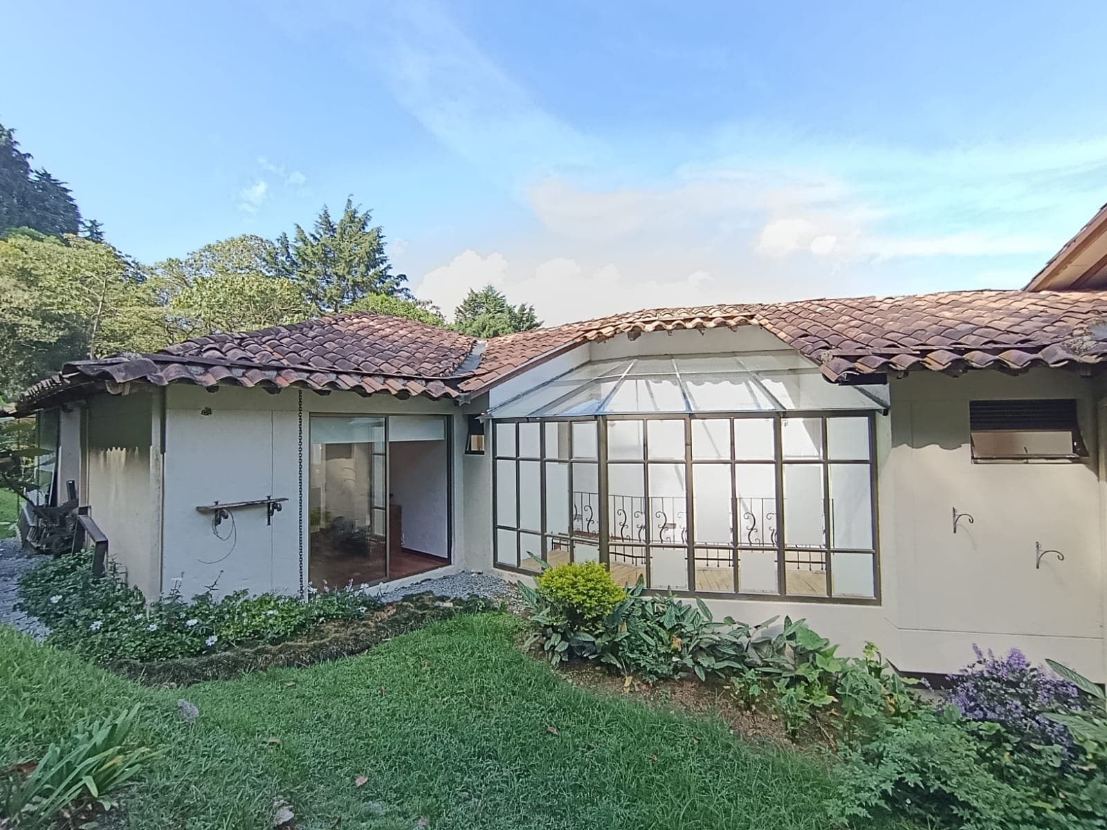 Casa Campestre en arriendo en Loma Del Escobero, Envigado — foto 1 de 20