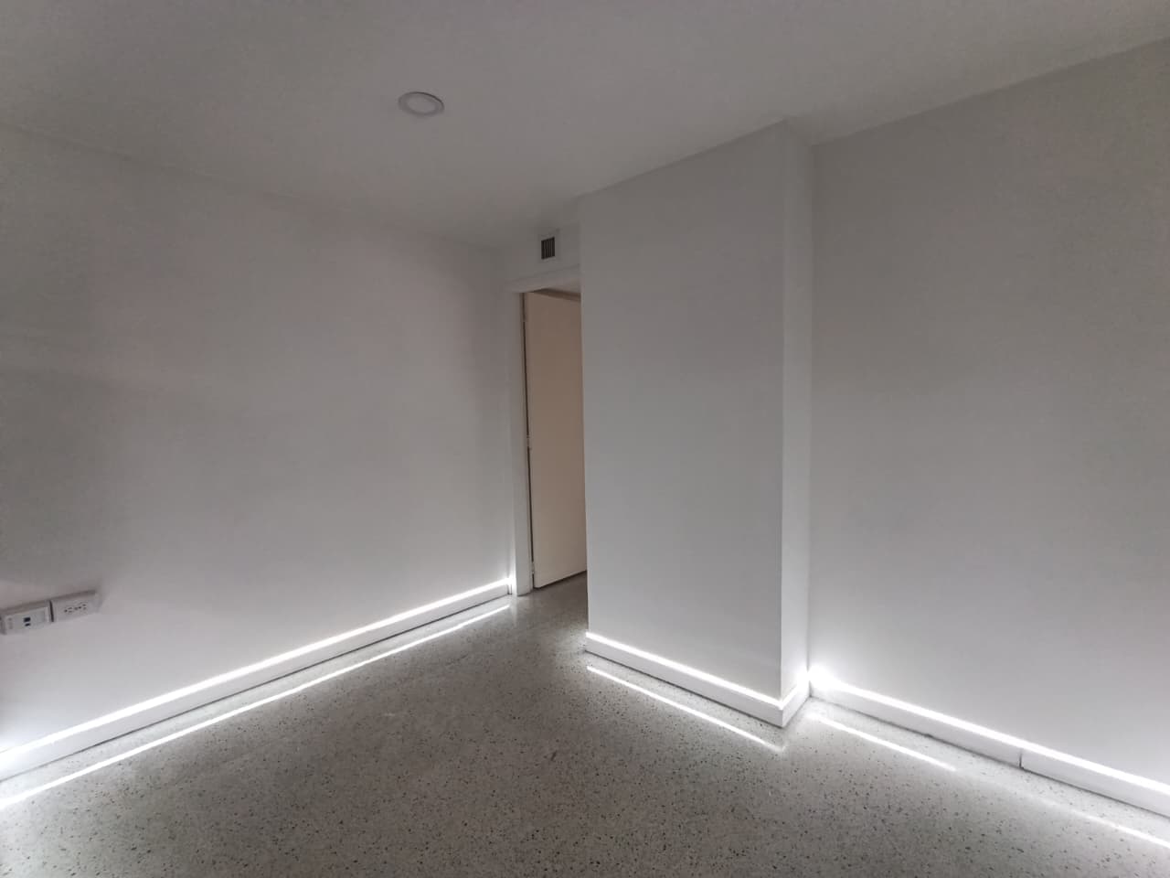Consultorio en arriendo en Patio Bonito, El Poblado, Medellín — foto 2 de 13
