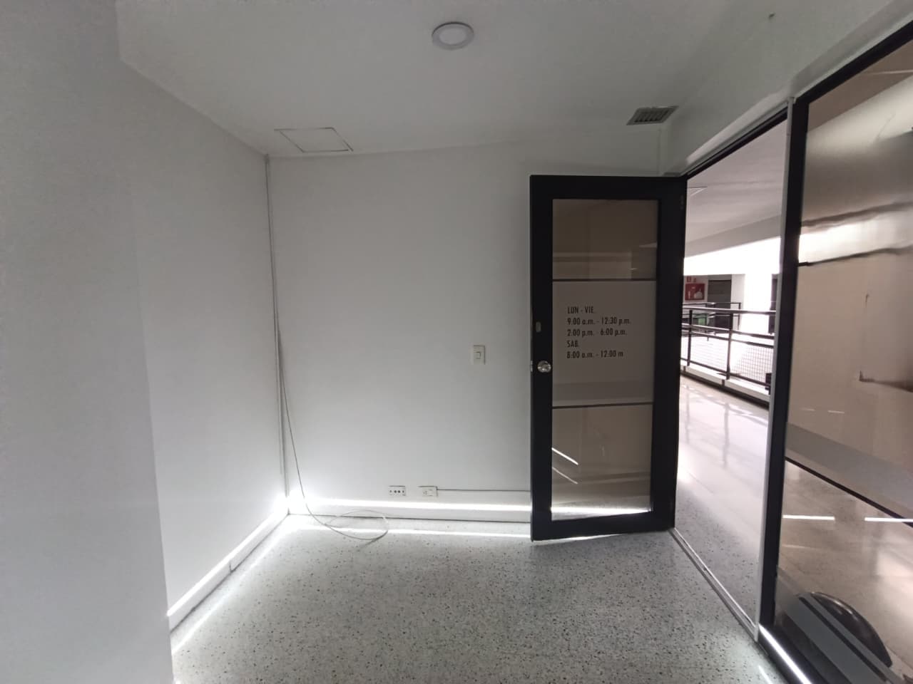 Consultorio en arriendo en Patio Bonito, El Poblado, Medellín — foto 3 de 13
