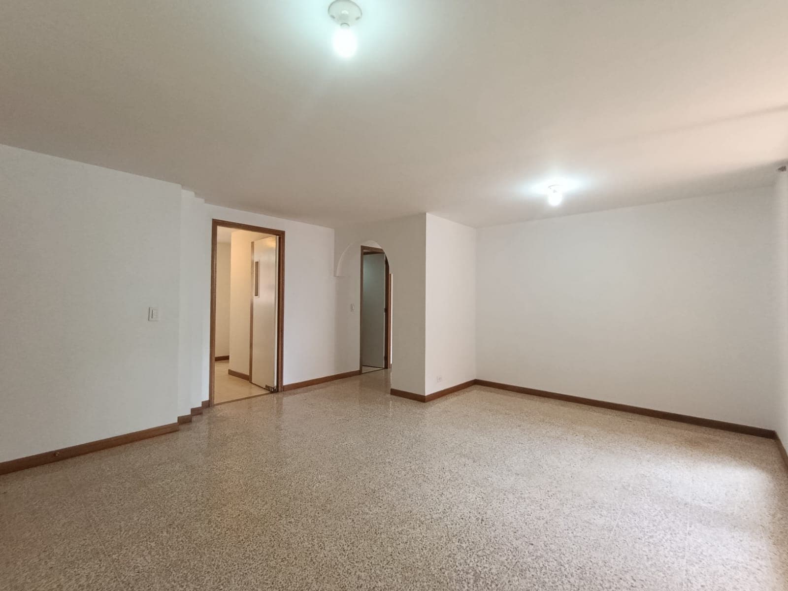 Apartamento en arriendo en Castropol, El Poblado, Medellín — foto 1 de 16