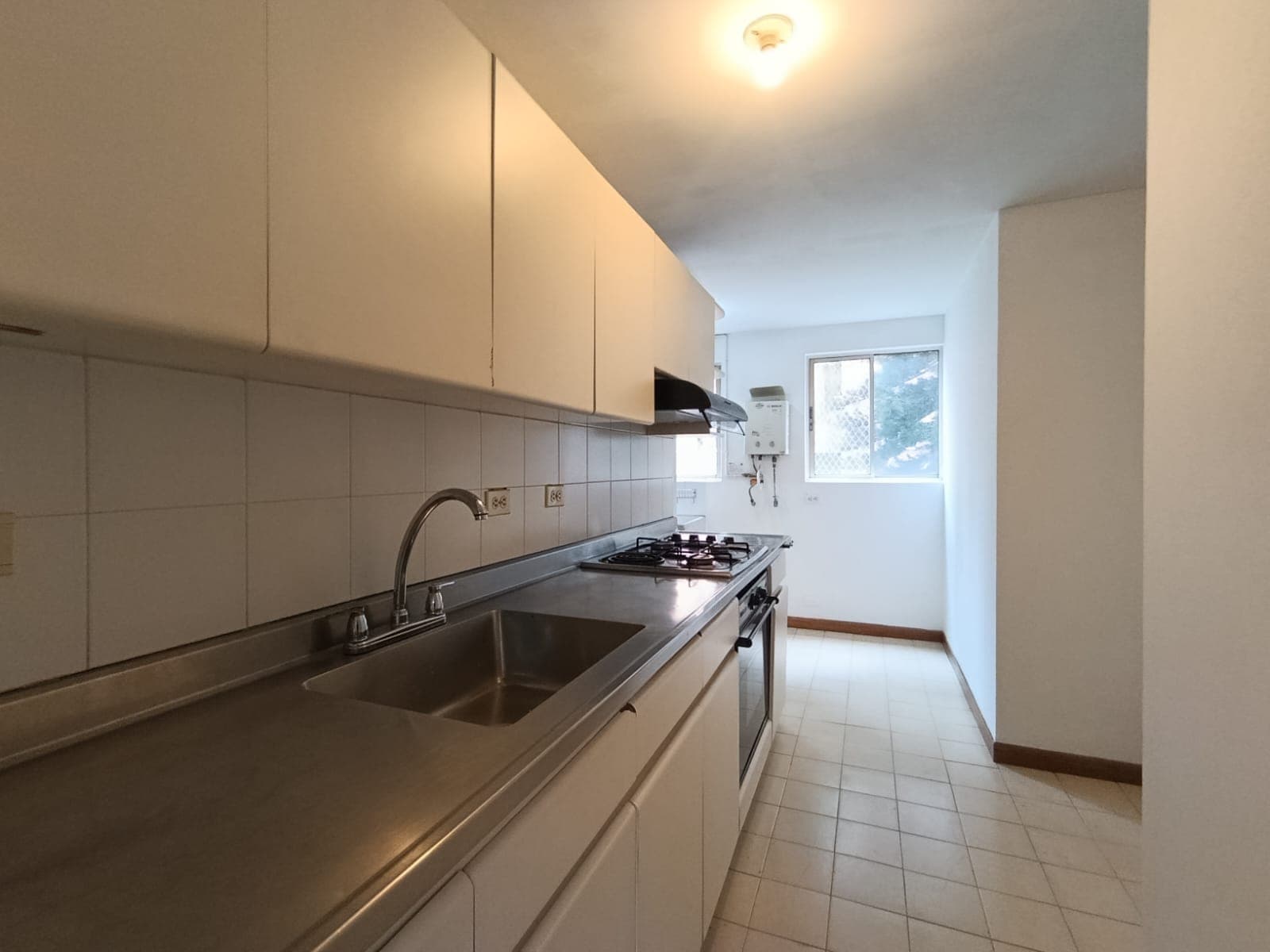 Apartamento en arriendo en Castropol, El Poblado, Medellín — foto 4 de 16