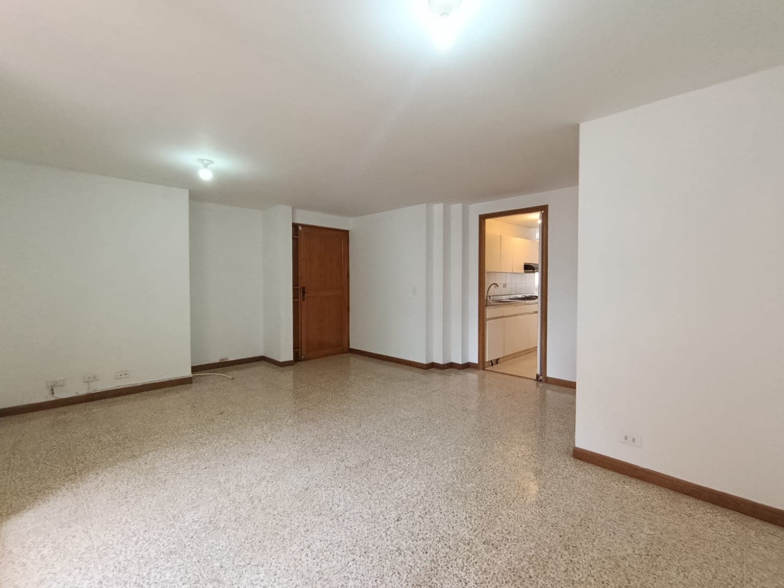 Apartamento en arriendo en Castropol, El Poblado, Medellín — foto 5 de 16