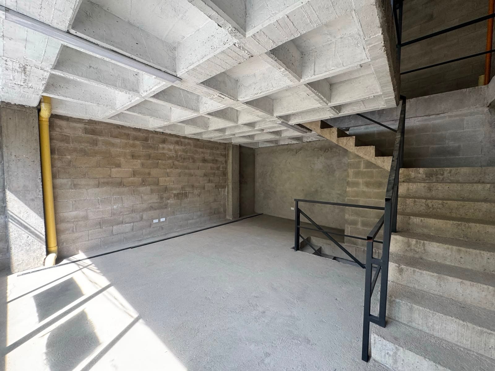 Bodega en arriendo en Caldas — foto 1 de 13