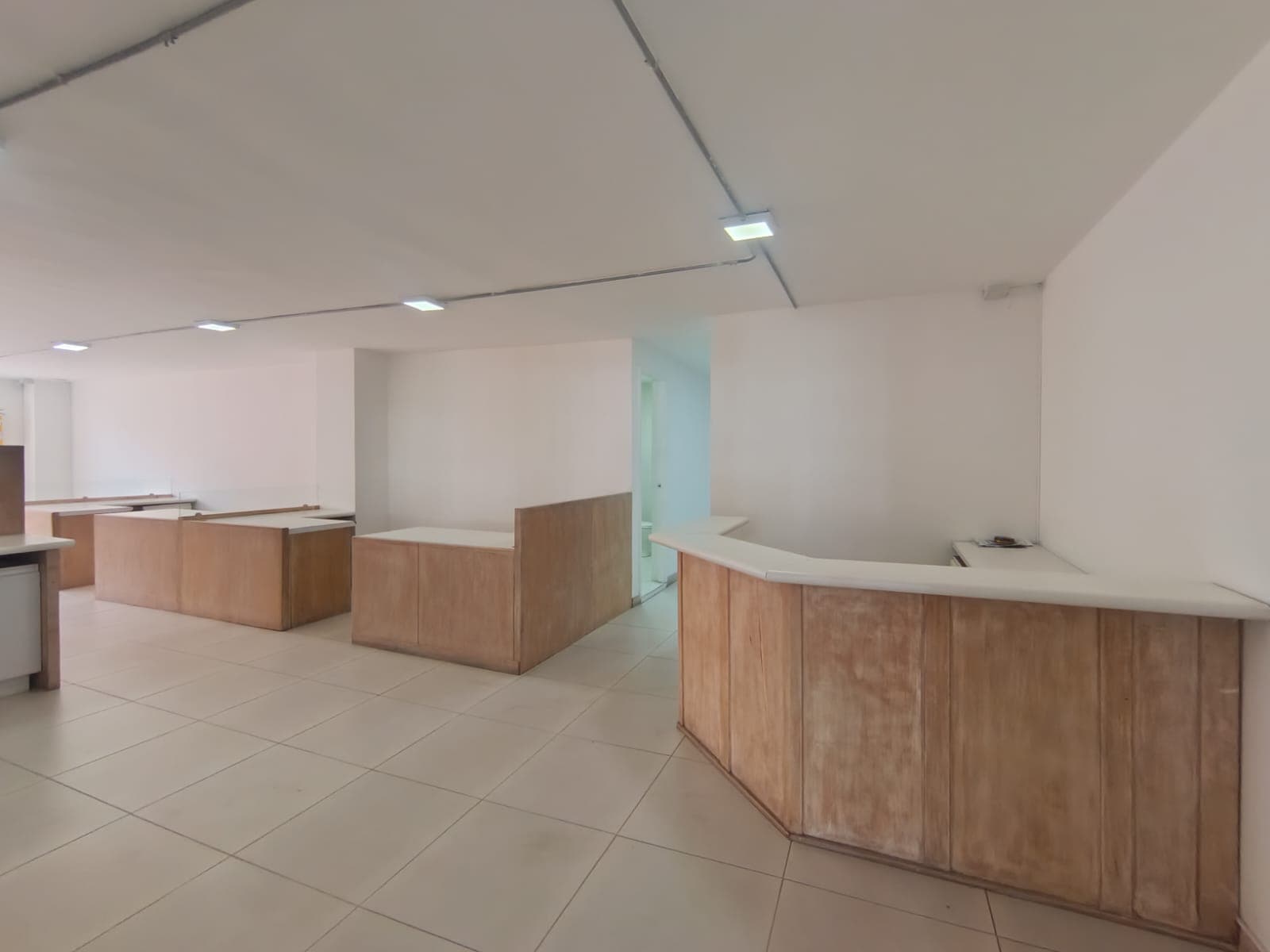 Local en arriendo en El Velódromo, Laureles, Medellín — foto 1 de 12