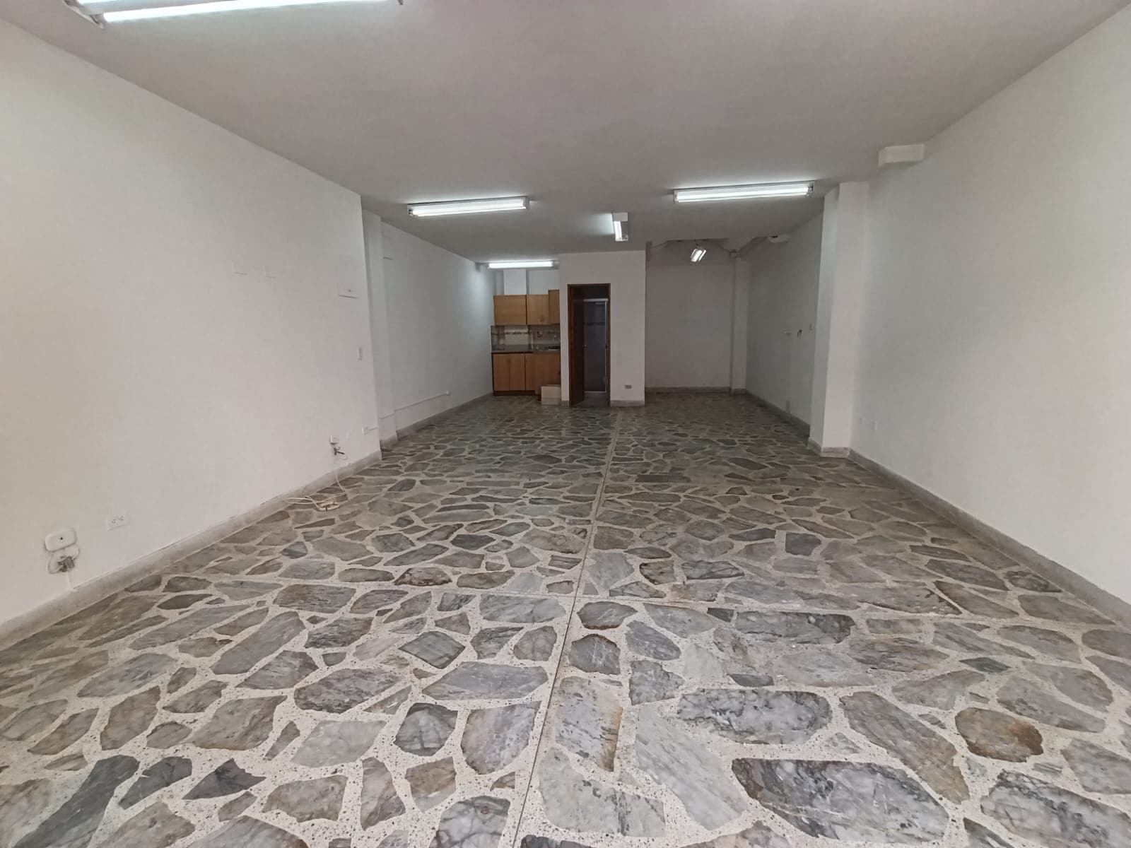 Local en arriendo en Restrepo Naranjo, Sabaneta — foto 1 de 10