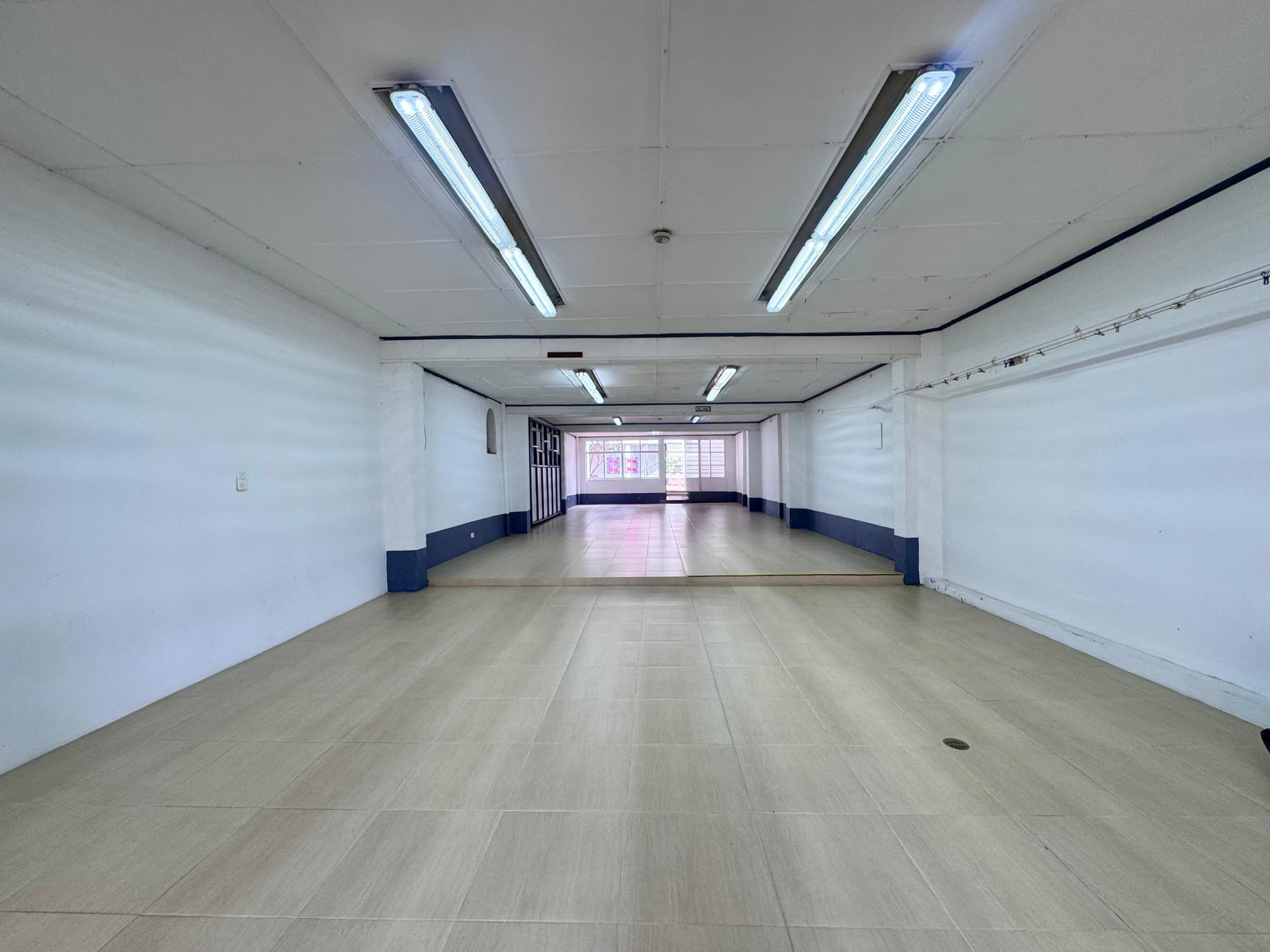 Casa Comercial en arriendo en Parque De, Envigado — foto 1 de 17
