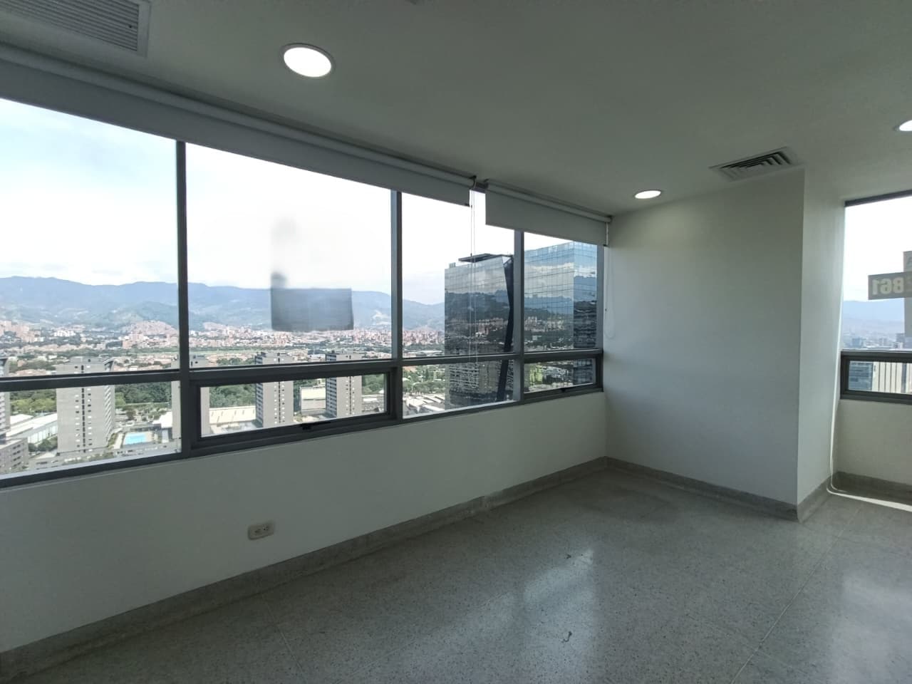 Consultorio en arriendo en Ciudad Del Rio, El Poblado, Medellín — foto 3 de 11