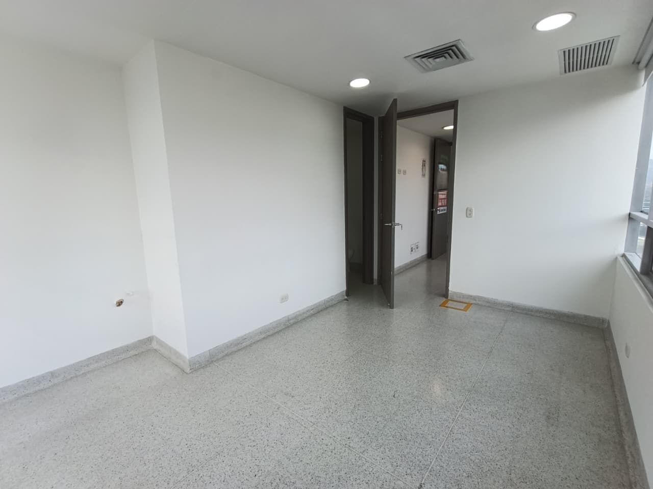 Consultorio en arriendo en Ciudad Del Rio, El Poblado, Medellín — foto 5 de 11