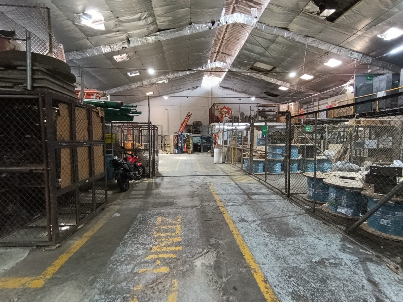 Bodega en arriendo en Perpetuo Socorro, Centro, Medellín — foto 1 de 19